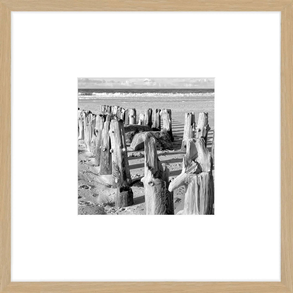 Schwarz-weiß Poster mit Rahmen von Sylt Strand, 43x43cm, von Cosman-Photocollection, ansprechendes Meeresmotiv in matte Optik