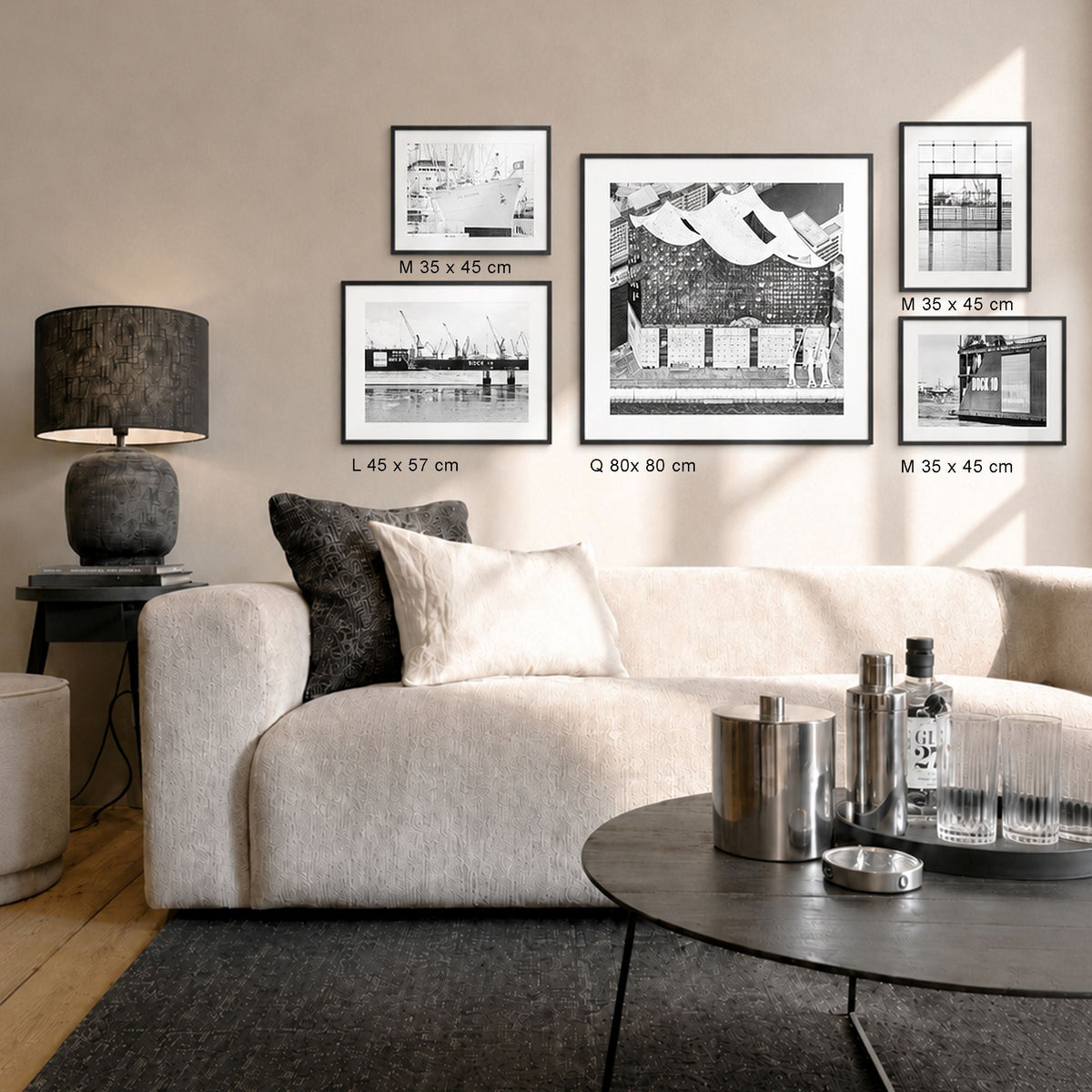 Hamburg Bilderwand als 5er-Set mit gerahmten Schwarz-Weiß-Fotografien in Querformat, Hochformat und Quadrat