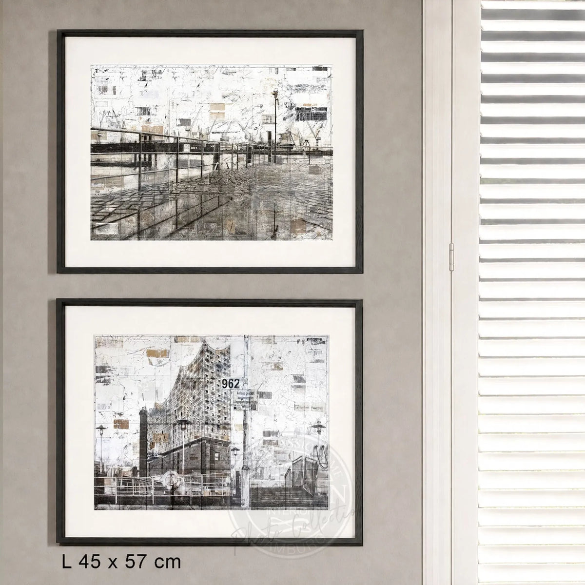 Hamburg Hafen Bilderwand als 2er-Set mit gerahmten Schwarz-Weiß-Fotografien der Elbphilharmonie und des Hamburger Hafens im Format 45 × 57 cm