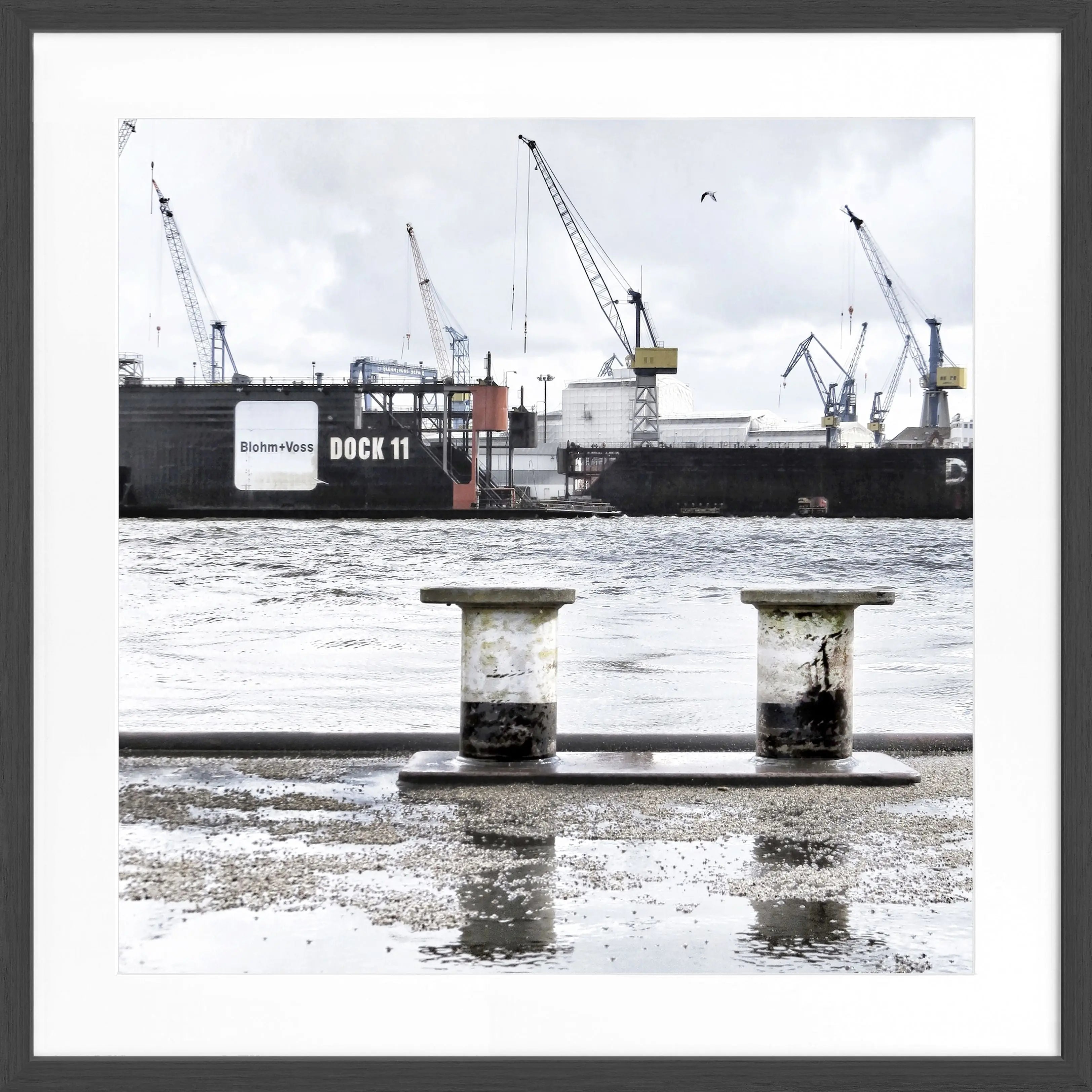 Poster mit Rahmen Hamburg Hafen ’DOCK 11’ HH05KQ
