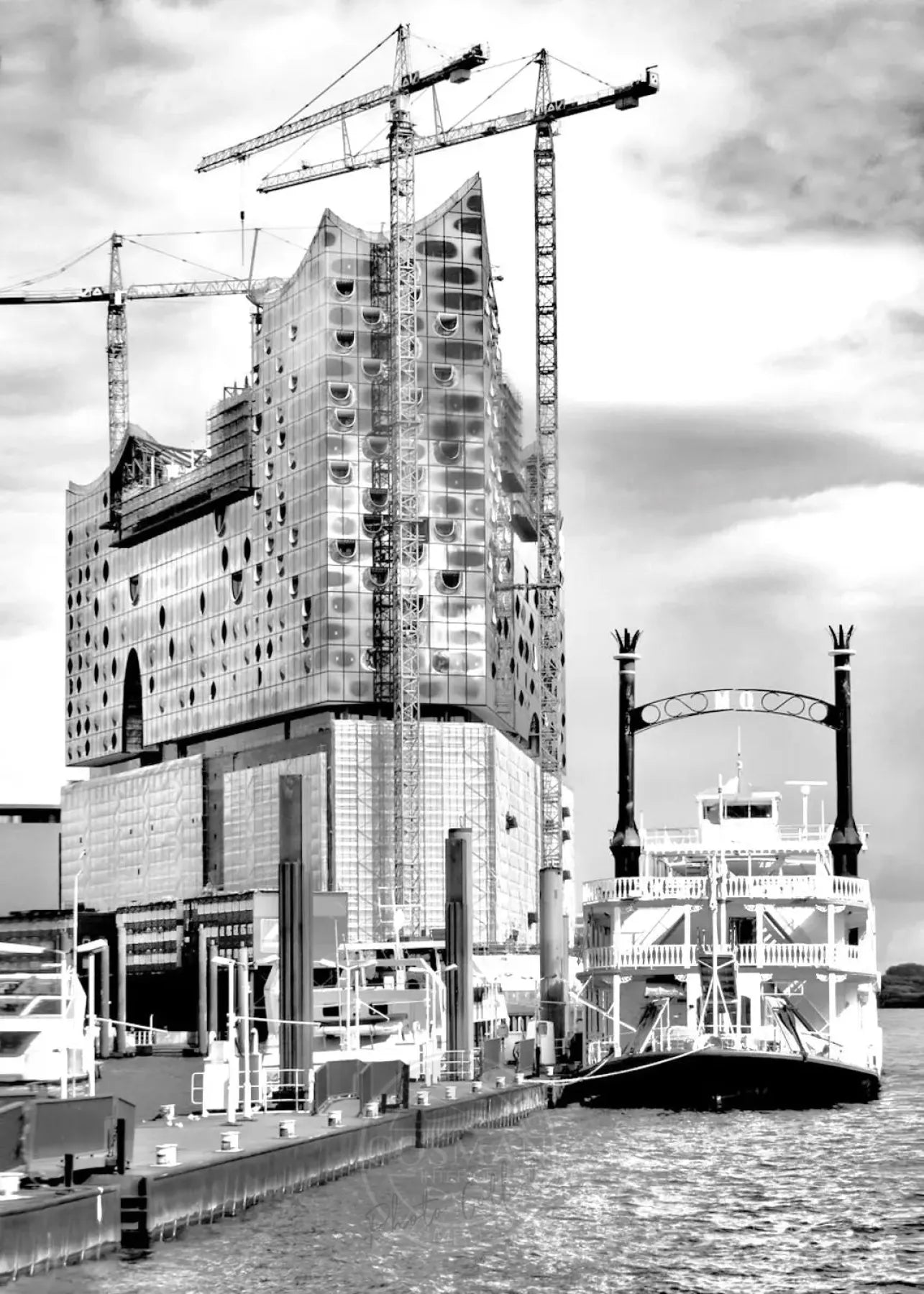 HAMBURG Hafen Poster mit Elphi Skyline, weißer Rand, von Cosman-Photocollection, A4 Druck, maritime Stadtansicht