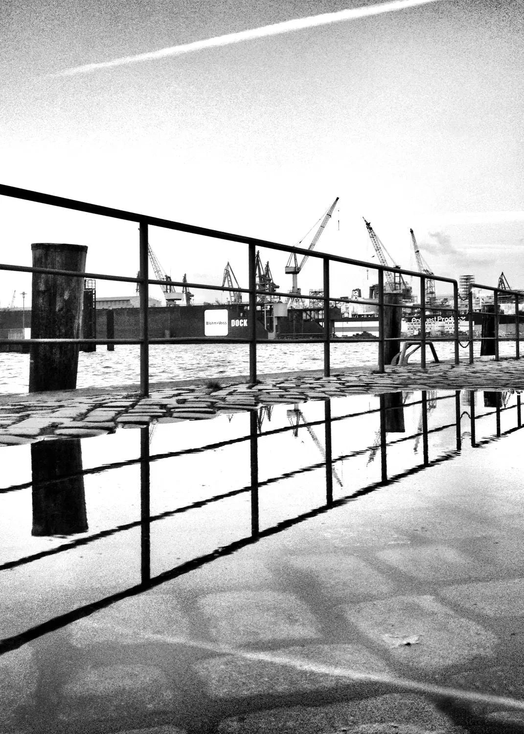 HAMBURG Hafen Poster mit Zaun, Cosman-Photocollection, A4 Druck, weißer Rand, maritime Stadtansicht