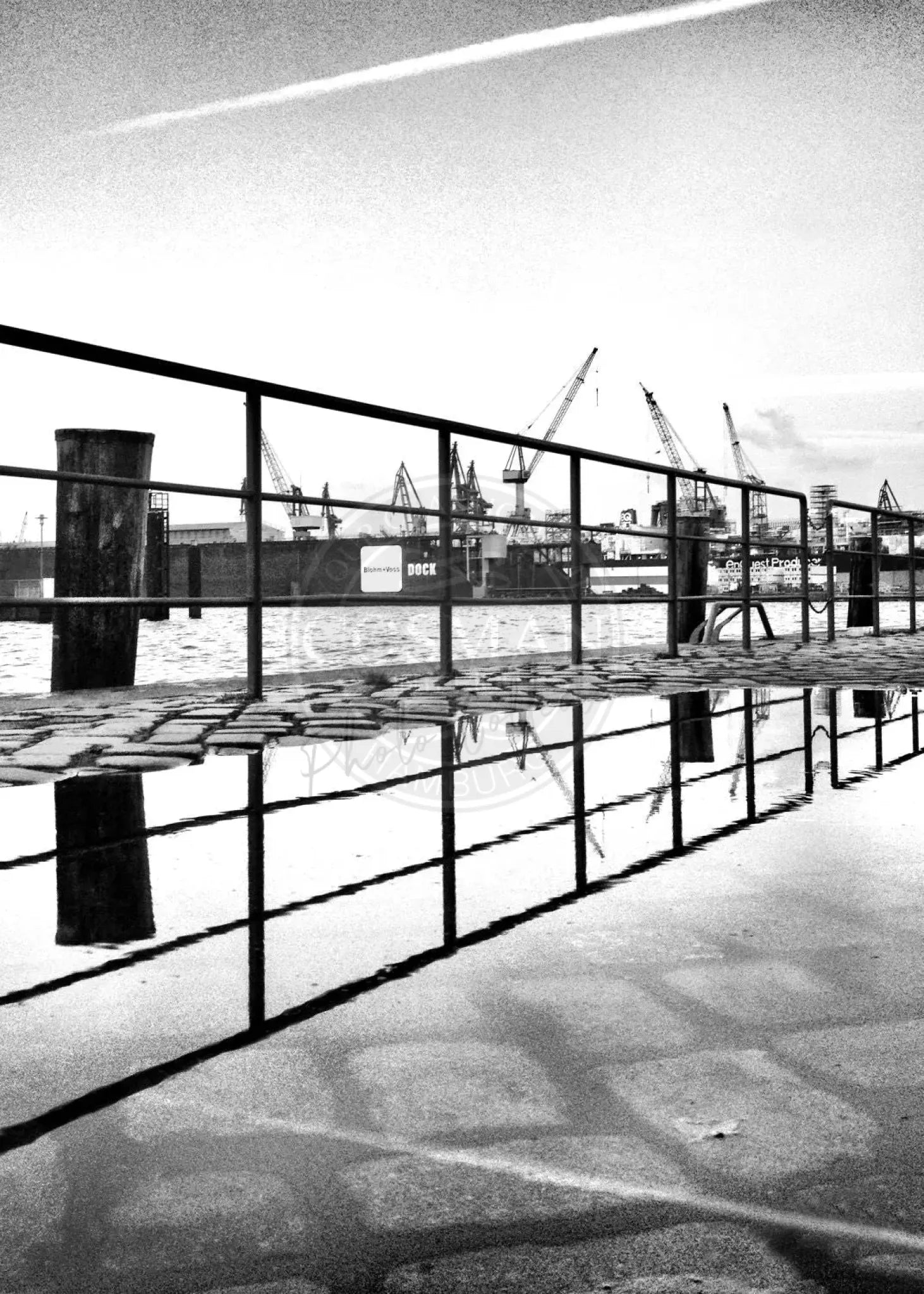HAMBURG Hafen Poster mit Zaun, Cosman-Photocollection, A4 Druck, weißer Rand, maritime Stadtansicht