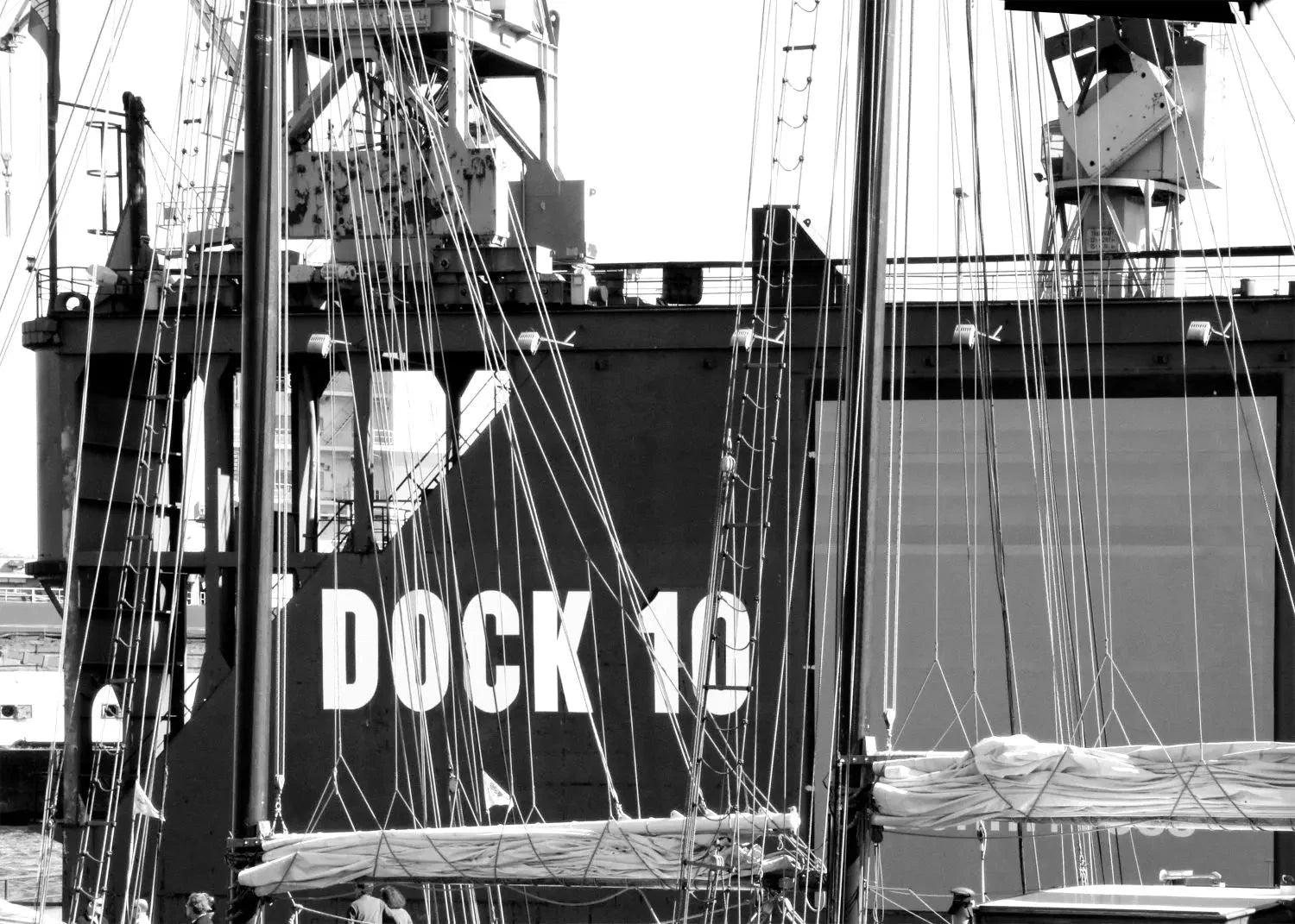 Hafen-Poster Hamburg ‘Dock 10’ von Cosman-Photocollection, A4-Druck mit weißem Rand, maritime Stadtansicht