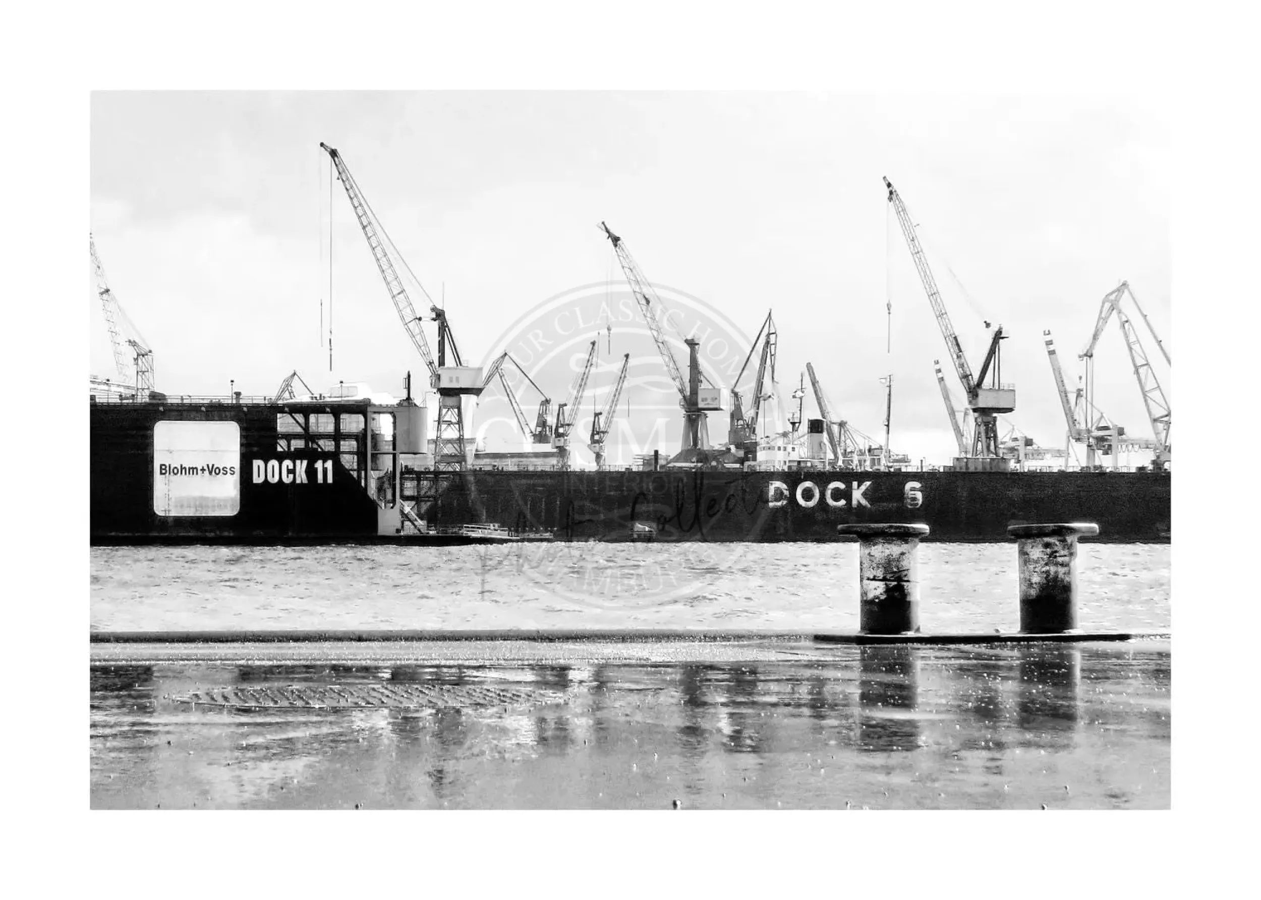 Hamburg Hafen Poster von Cosman-Photocollection mit weißem Rand, Druck im A4-Format, zeigt das Dock im Hamburger Hafen