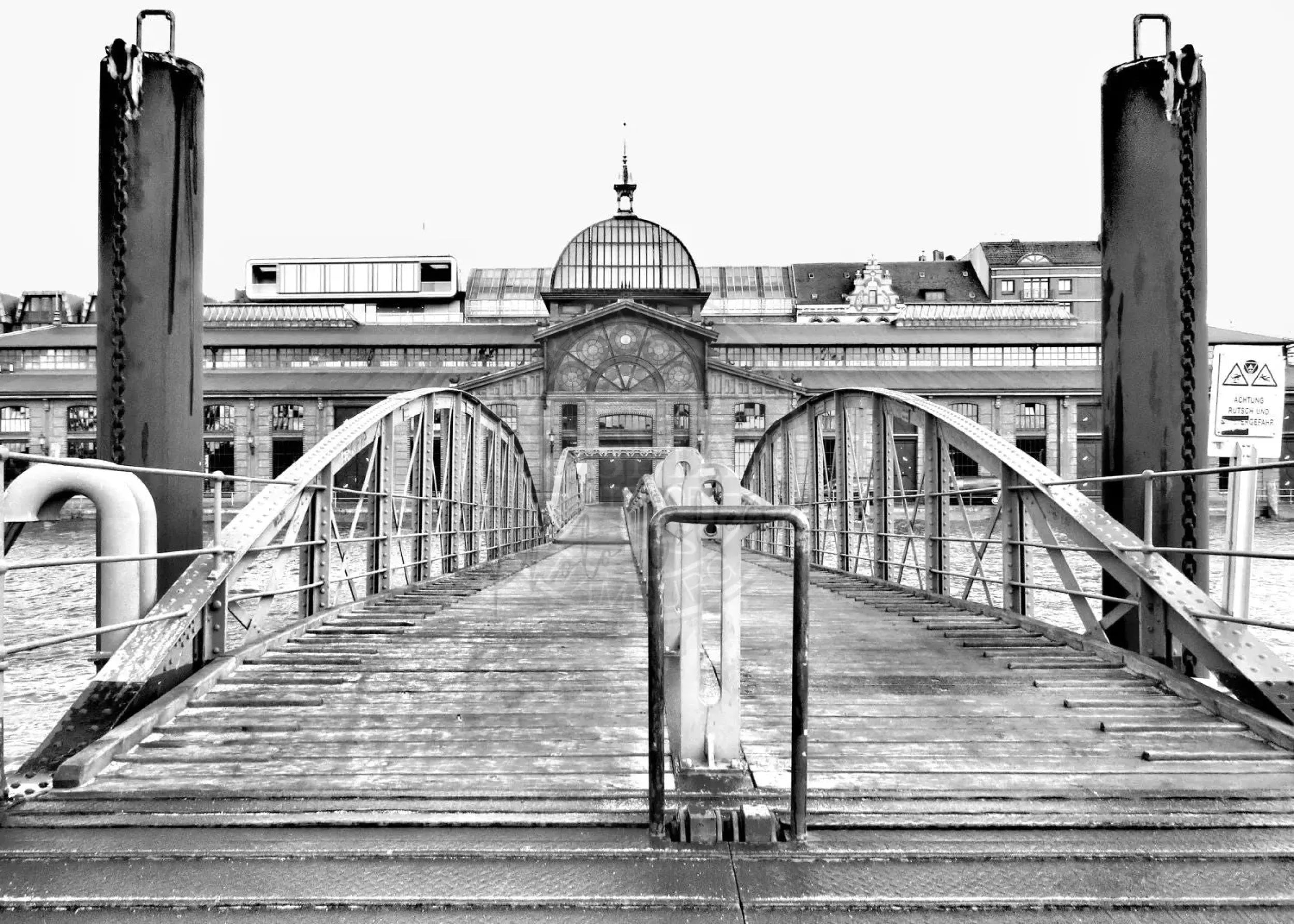 Hafen Hamburg Poster mit Fischauktionshalle, von Cosman-Photocollection, A4-Format, mit weißem Rand, detailreiche Hafenaufnahme