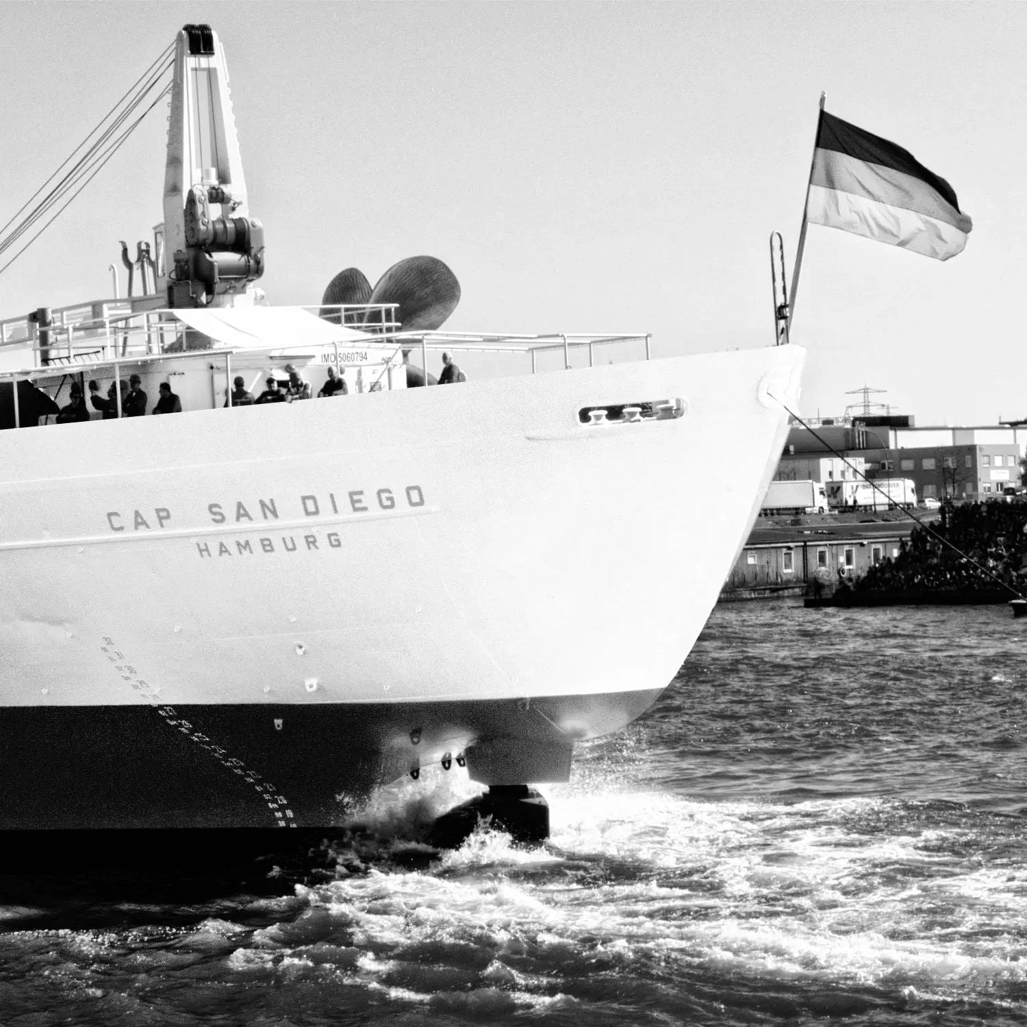 Hafen-Poster mit Cap San Diego, Hamburg, von Cosman-Photocollection, 40x40 cm, mit weißem Rand, maritime Stadtansicht