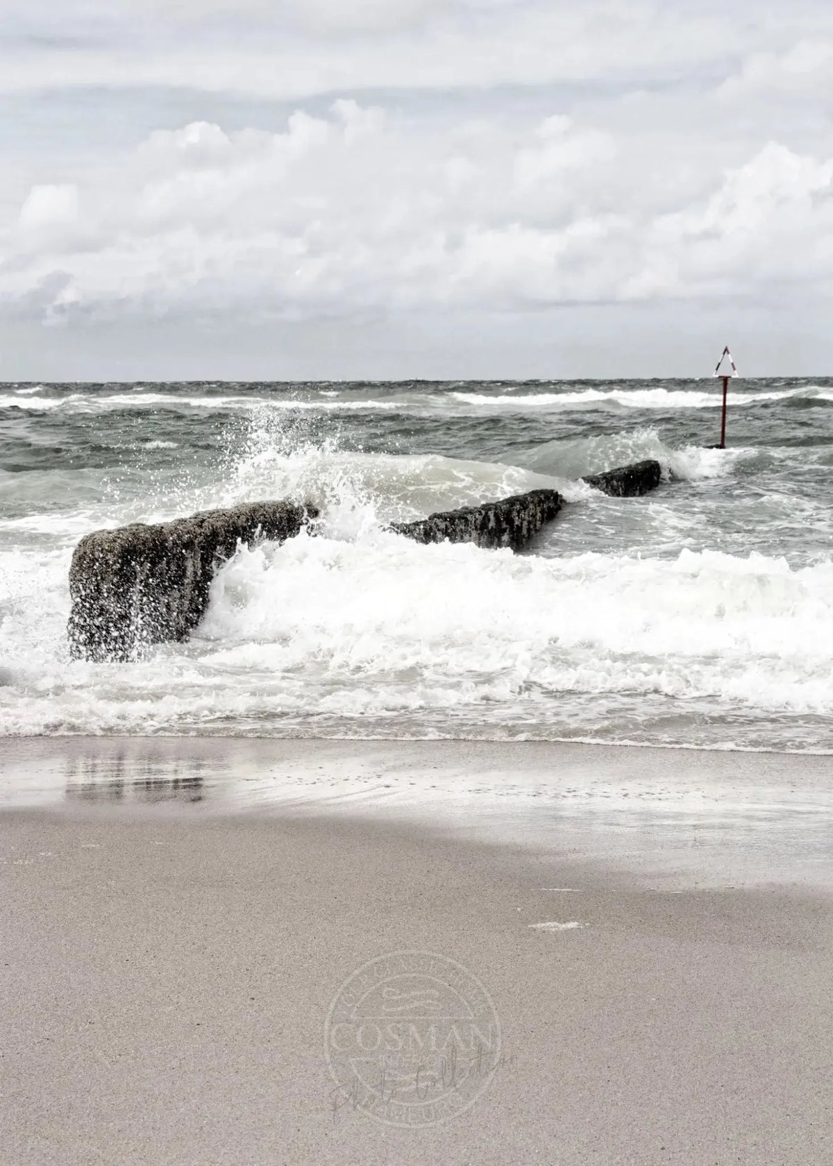 Schwarz-weiß Poster ’Buhne’ Sylt von Cosman-Photocollection, A4 Druck mit weißem Rand, maritime Küstenansicht