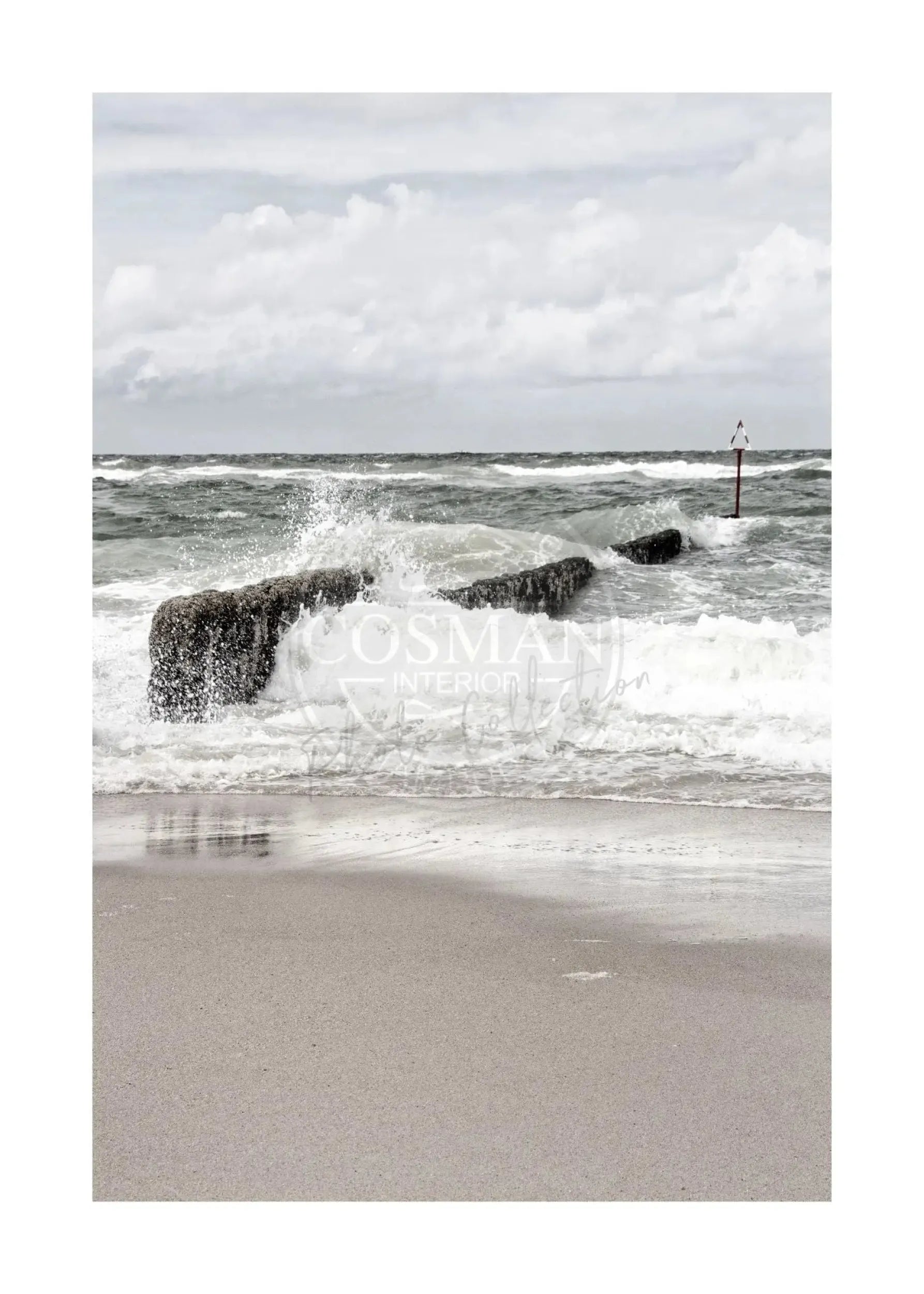 Schwarz-weiß Poster ’Buhne’ Sylt von Cosman-Photocollection, A4-Größe, mit weißem Rand, zeigt eine Küstenbühne auf Sylt.