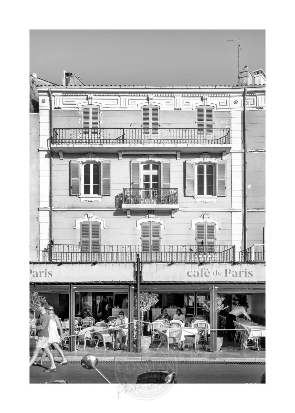 Schwarz-weiß Poster 'Cafe de Paris' Saint Tropez, 21x29,7 cm, von Cosman-Photocollection, mit weißem Rand.