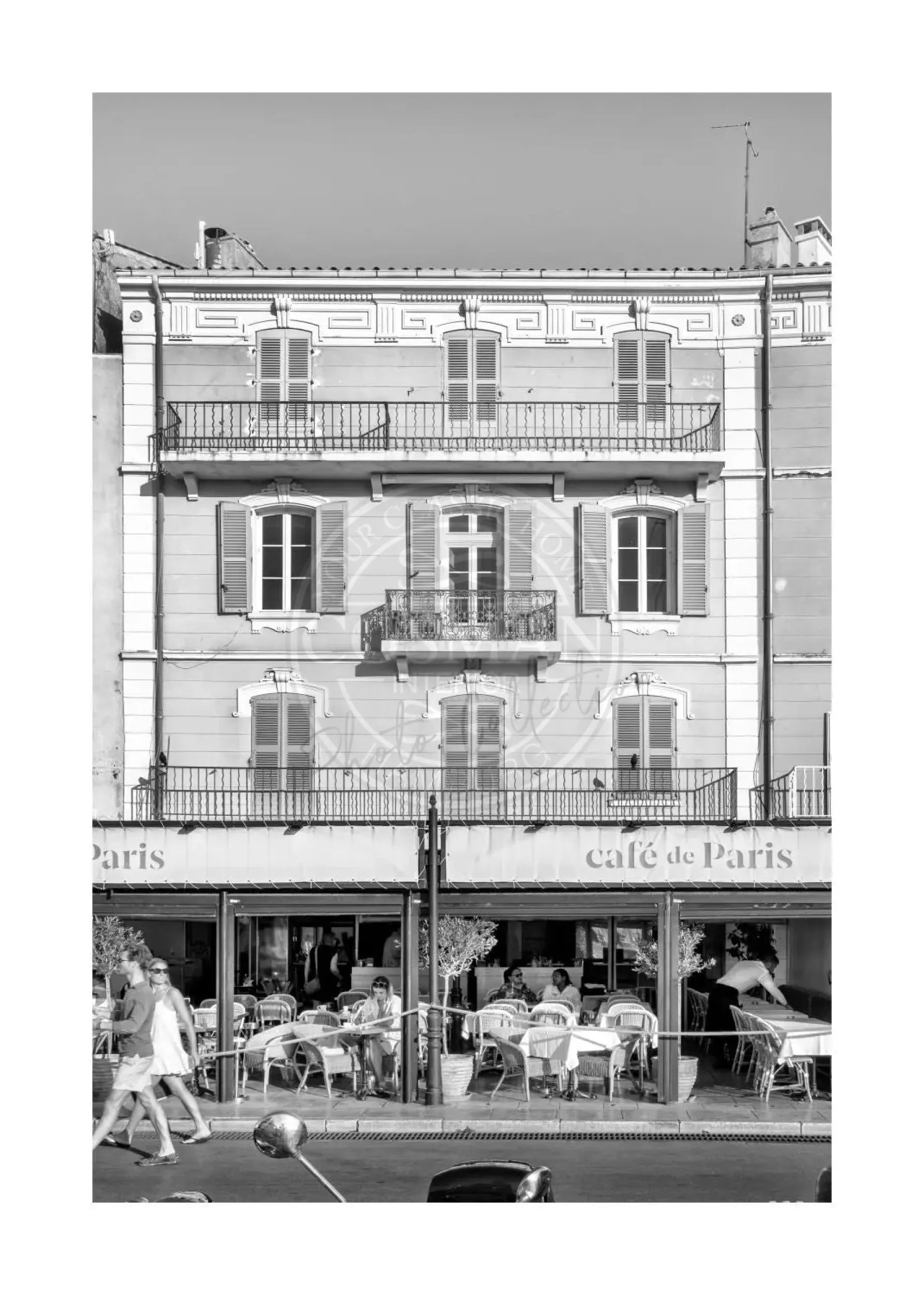Schwarz-weiß Poster 'Cafe de Paris' Saint Tropez, 21x29,7 cm, von Cosman-Photocollection, mit weißem Rand.
