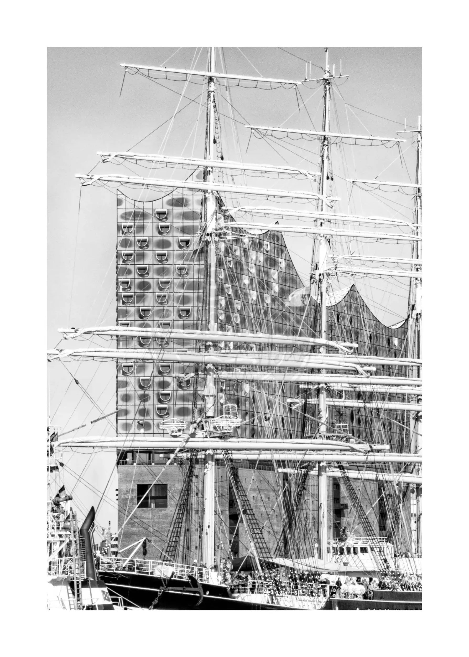 Schwarz-weiß Poster des Hamburger Hafens mit Elbphilharmonie, 21x29,7 cm, von Cosman-Photocollection.