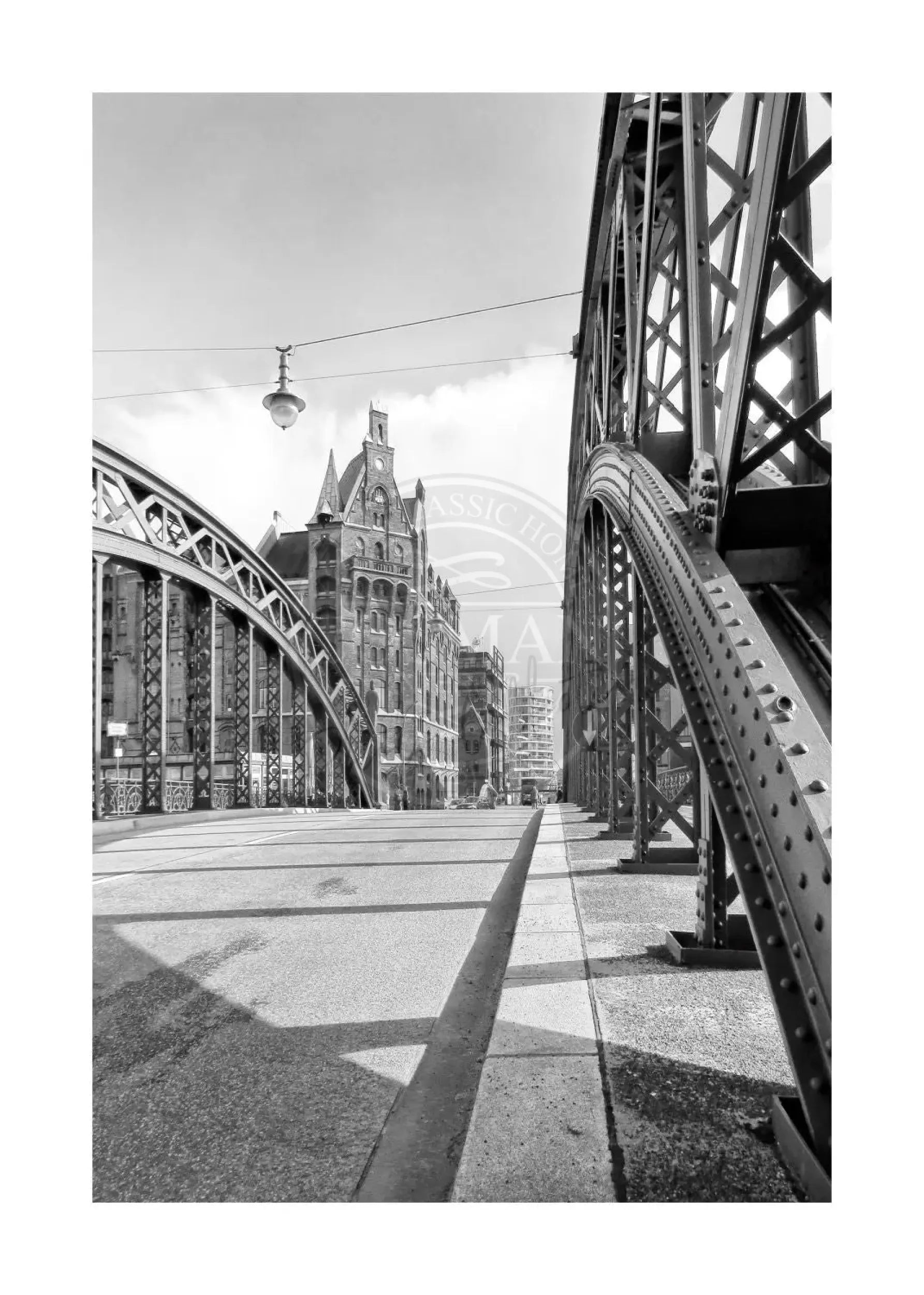 Schwarzweiß-Poster der Hamburger Speicherstadt von Cosman-Photocollection, 21x29,7 cm, mit weißem Rand