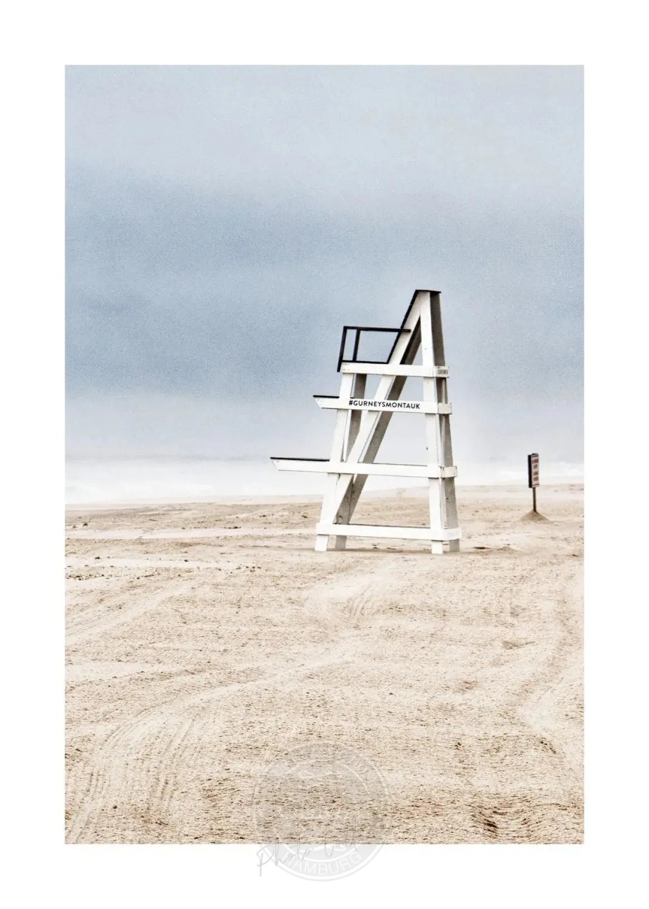Schwarz-weiß Poster Hamptons Long Island ’Beach’ von Cosman-Photocollection, 21x29,7 cm, mit weißem Rand.
