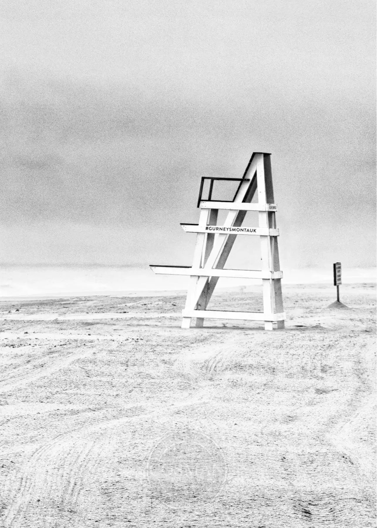 Schwarz-weiß Poster Hamptons Long Island Beach von Cosman-Photocollection, A4-Größe mit weißem Rand, Fotokunstdruck