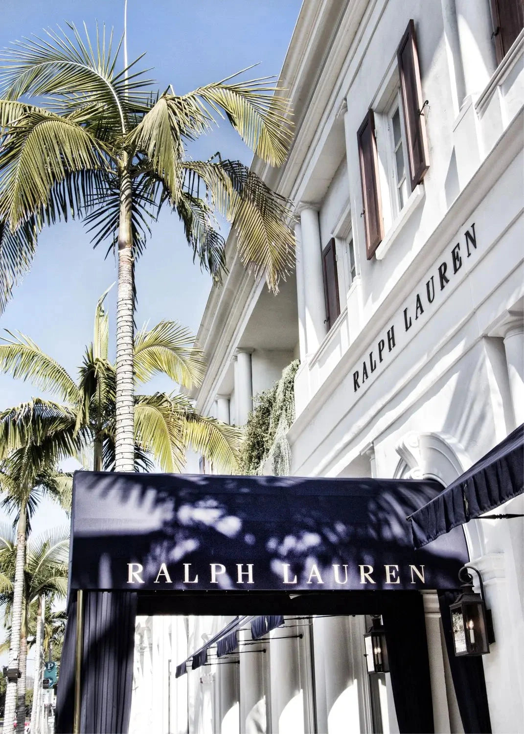 Schwarz-weißer Poster Druck von Kalifornien Beverly Hills mit Ralph Lauren Logo, von Cosman-Photocollection, A4 Größe.