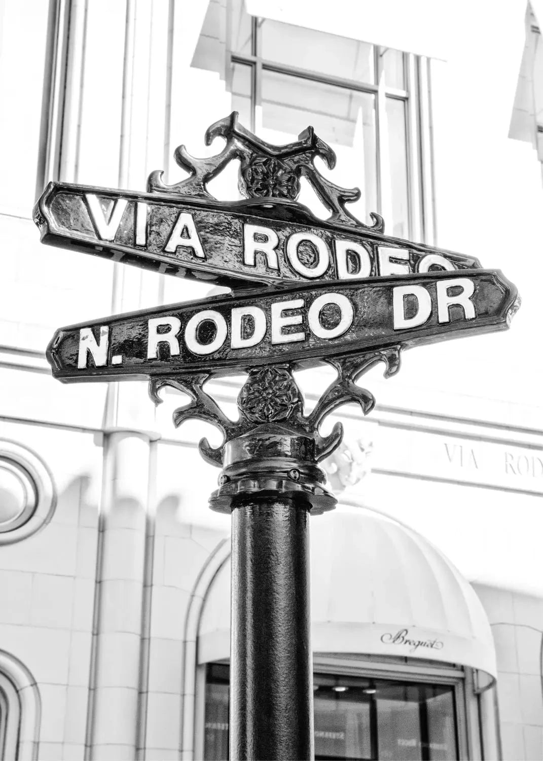 Schwarz-weiß Poster von Beverly Hills Rodeo Drive, Kalifornien, im A4-Format von Cosman-Photocollection, mit weißem Rand.