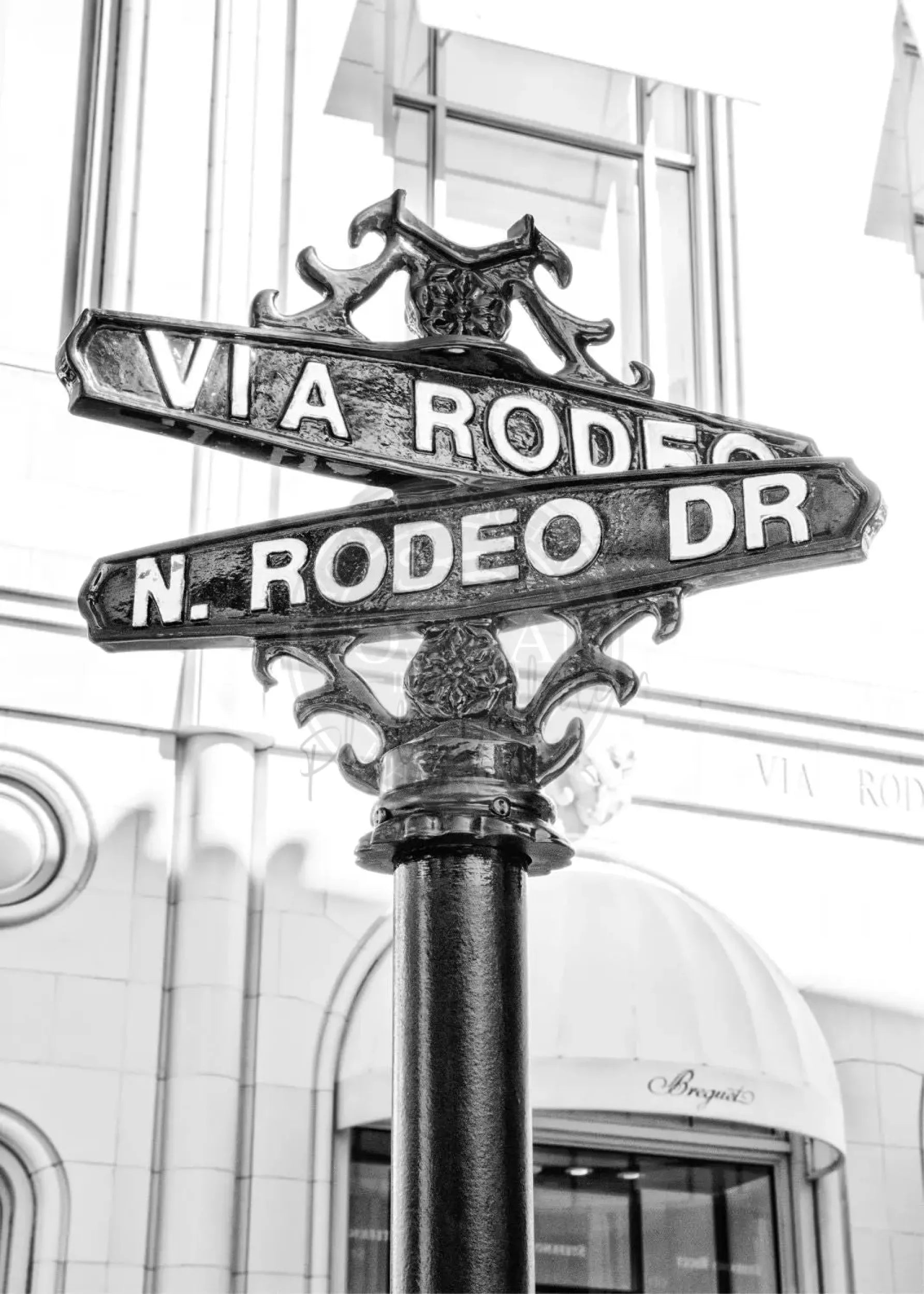 Schwarz-weiß Poster von Beverly Hills Rodeo Drive, Kalifornien, im A4-Format von Cosman-Photocollection, mit weißem Rand.