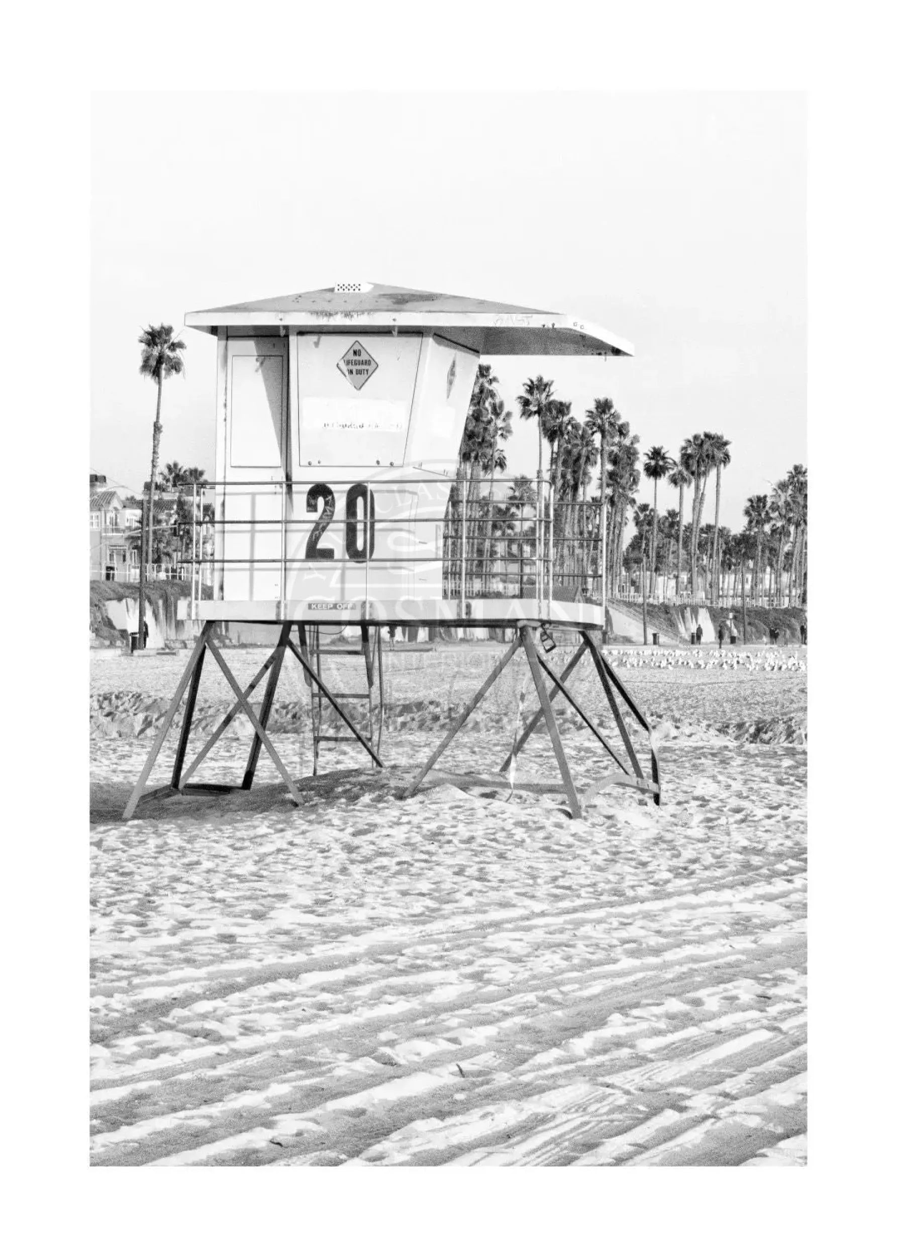 Schwarz-weiß Poster von Lifeguard in Huntington Beach, Kalifornien, von Cosman-Photocollection, A4-Größe, mit weißem Rand.