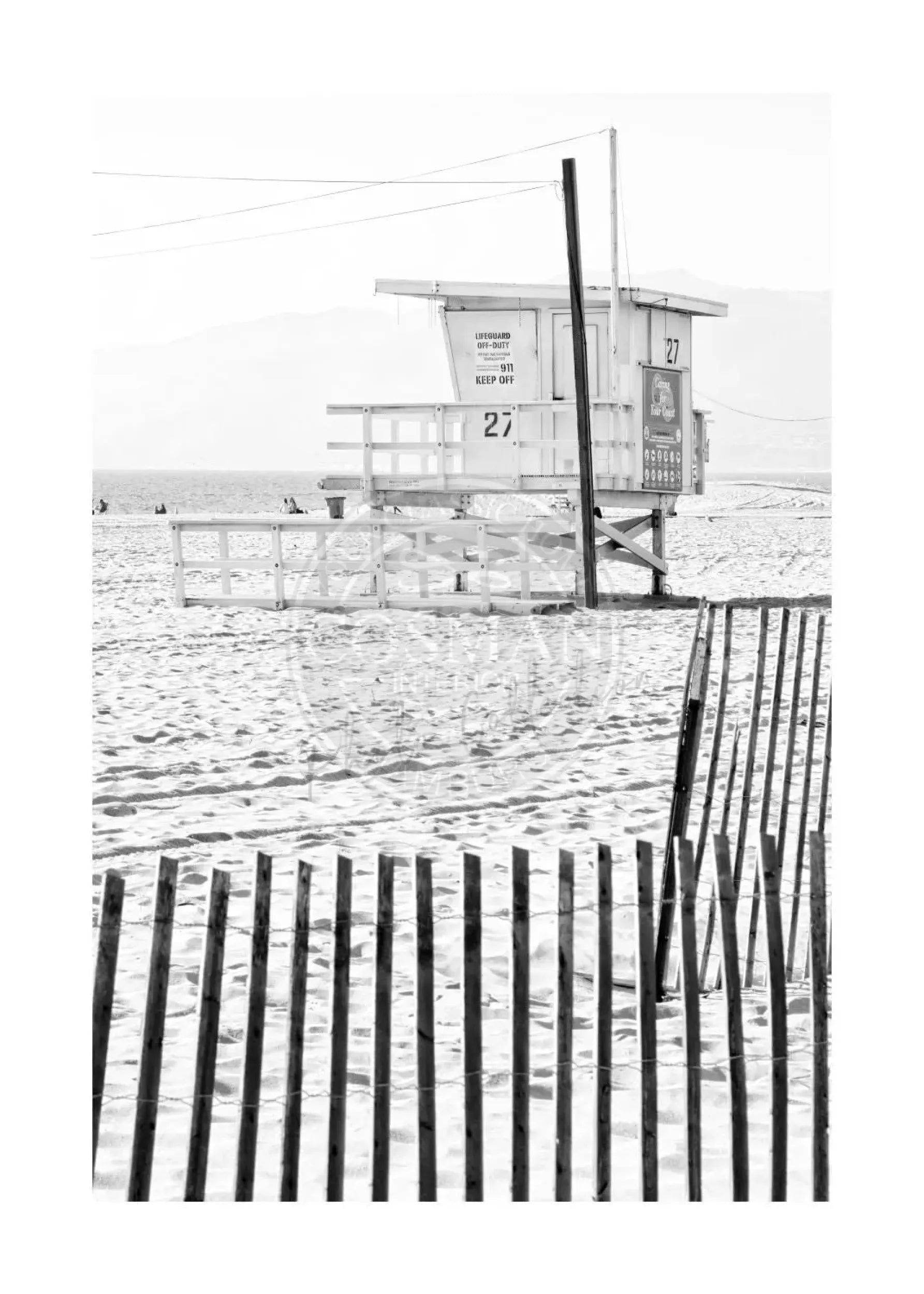 Schwarz-weiß Poster von Kalifornien mit Lifeguard-Motiv, 21x29,7cm, von Cosman-Photocollection, mit weißem Rand.