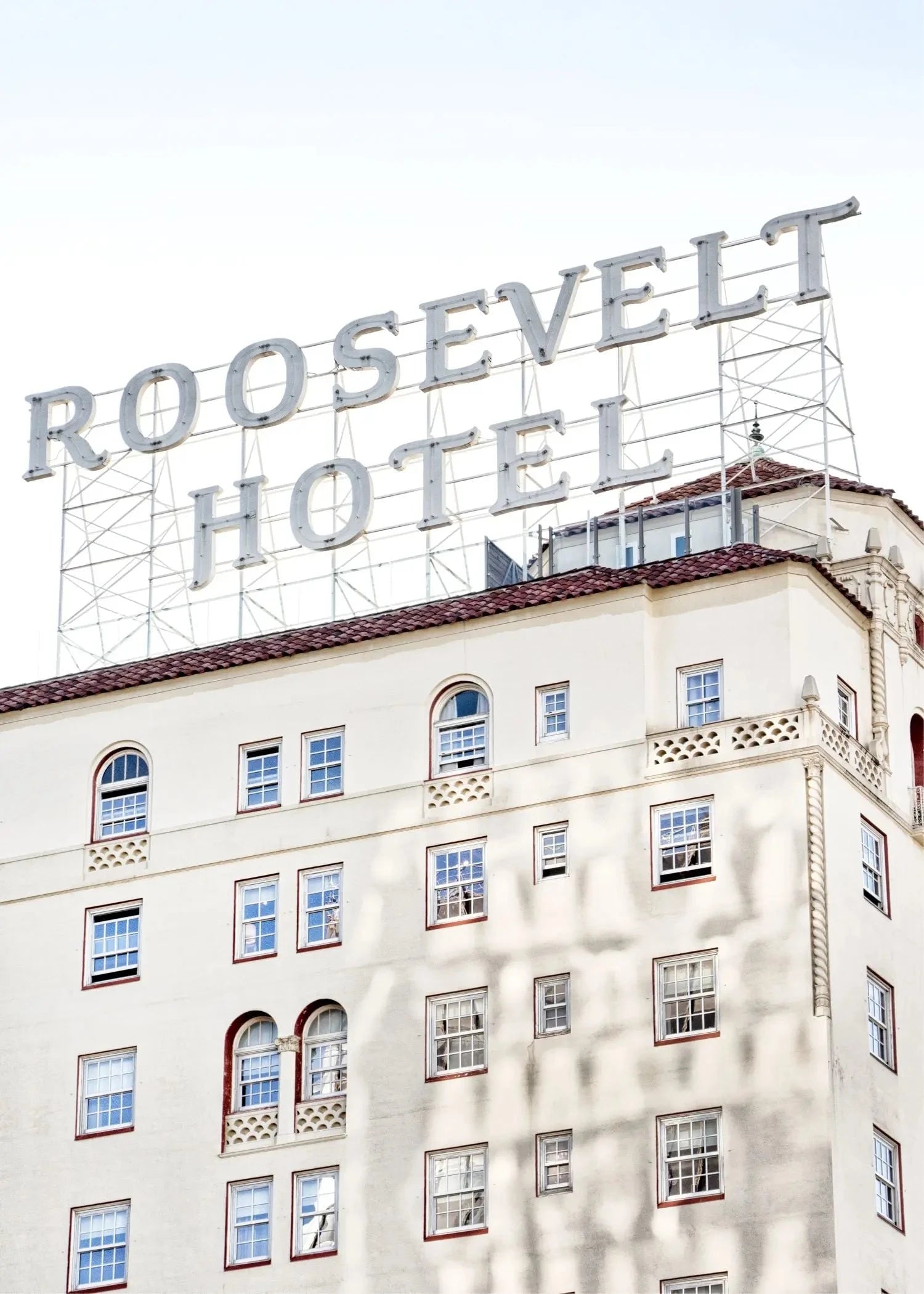 Schwarz-weiß Poster des Roosevelt Hotels in Los Angeles, Kalifornien, von Cosman-Photocollection, 21x29,7 cm, A4-Größe.