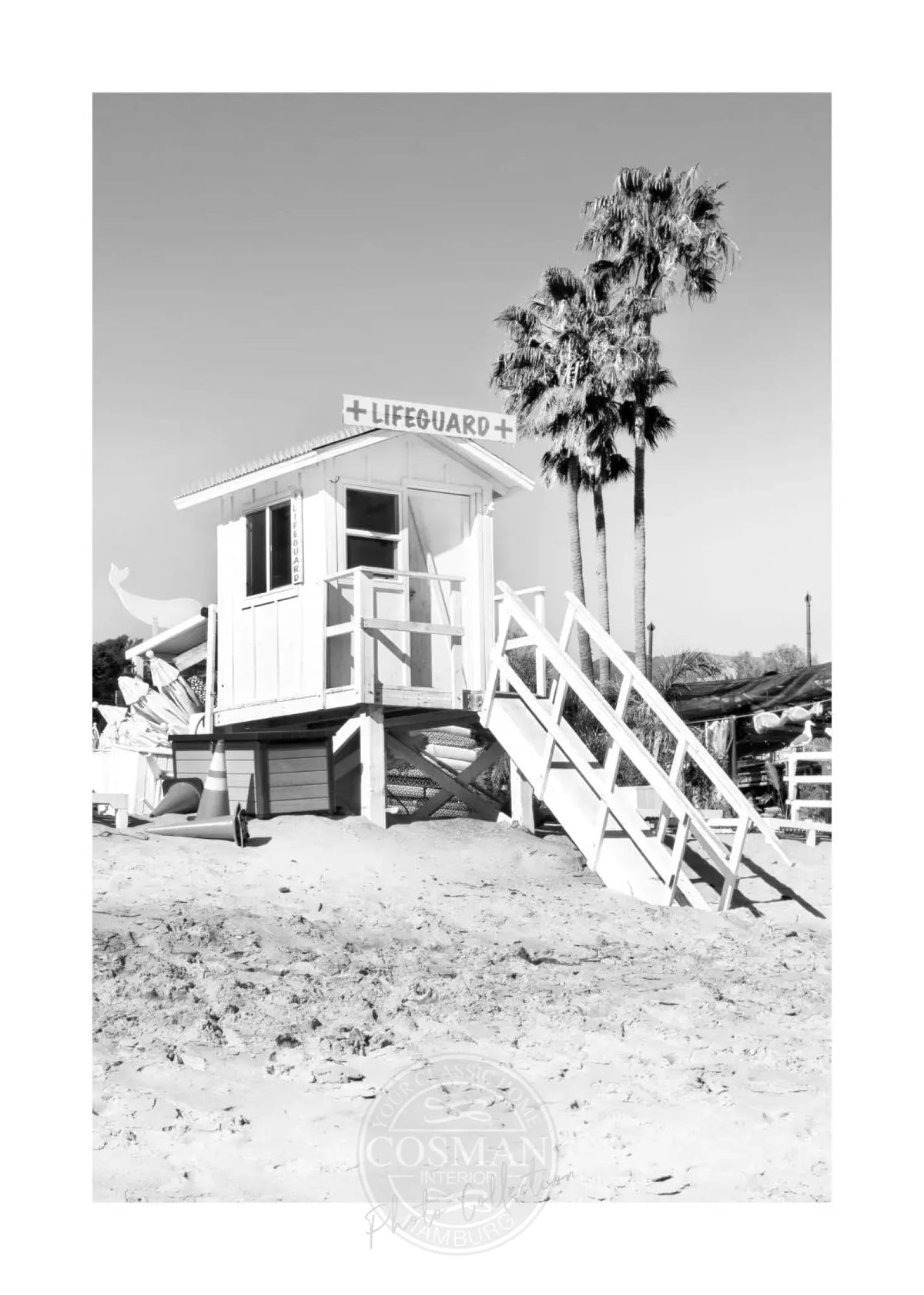 Schwarz-weiß Poster von Malibu Beach Lifeguard in Kalifornien, im A4-Format, von Cosman-Photocollection.