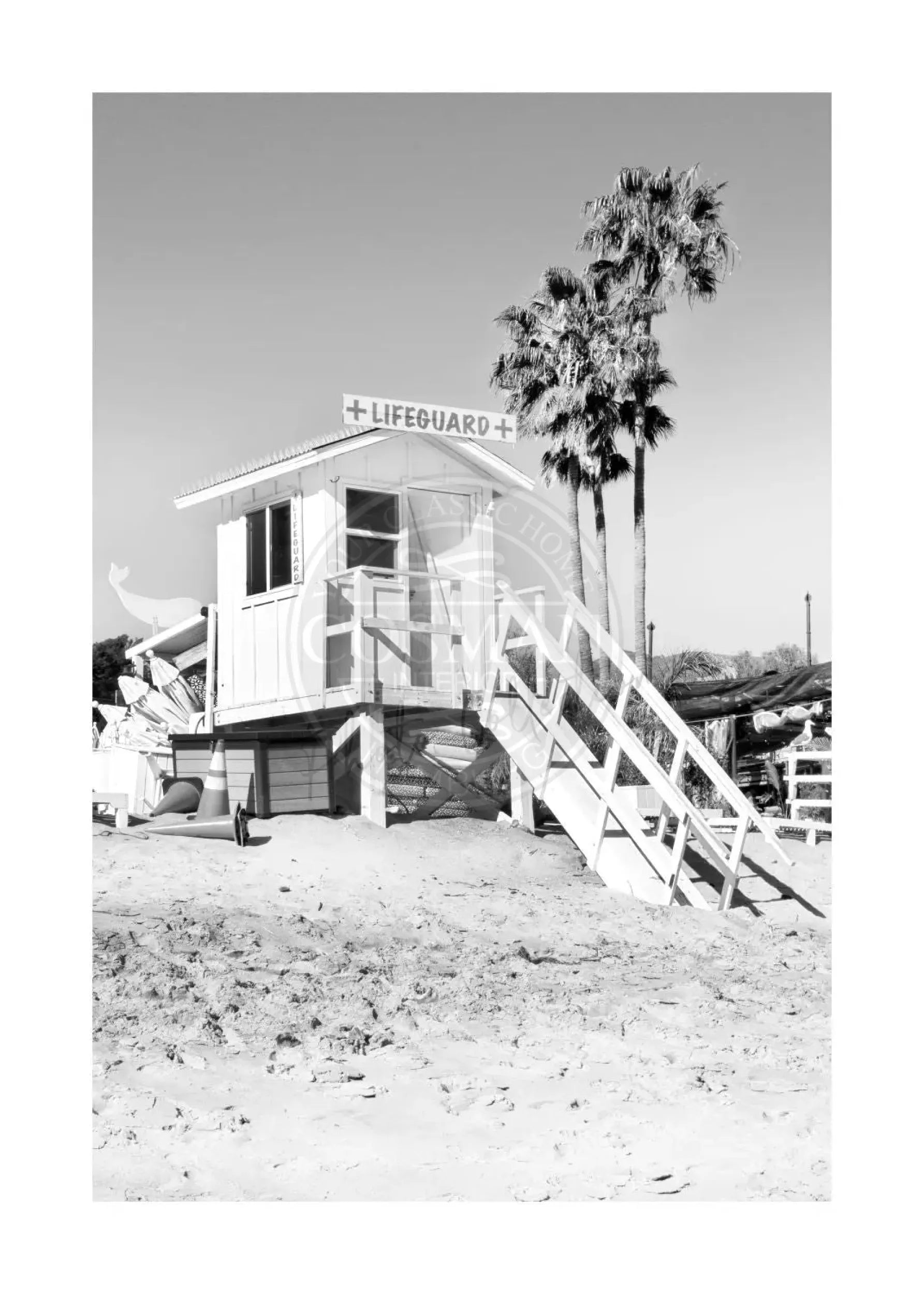 Schwarz-weiß Poster von Malibu Beach Lifeguard in Kalifornien, im A4-Format, von Cosman-Photocollection.