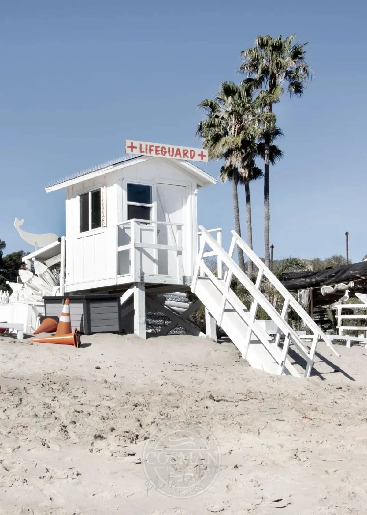 Schwarzweiß-Poster von Malibu Beach mit Rettungsschwimmer-Motiv, 21x29,7 cm, vom Cosman-Photocollection.