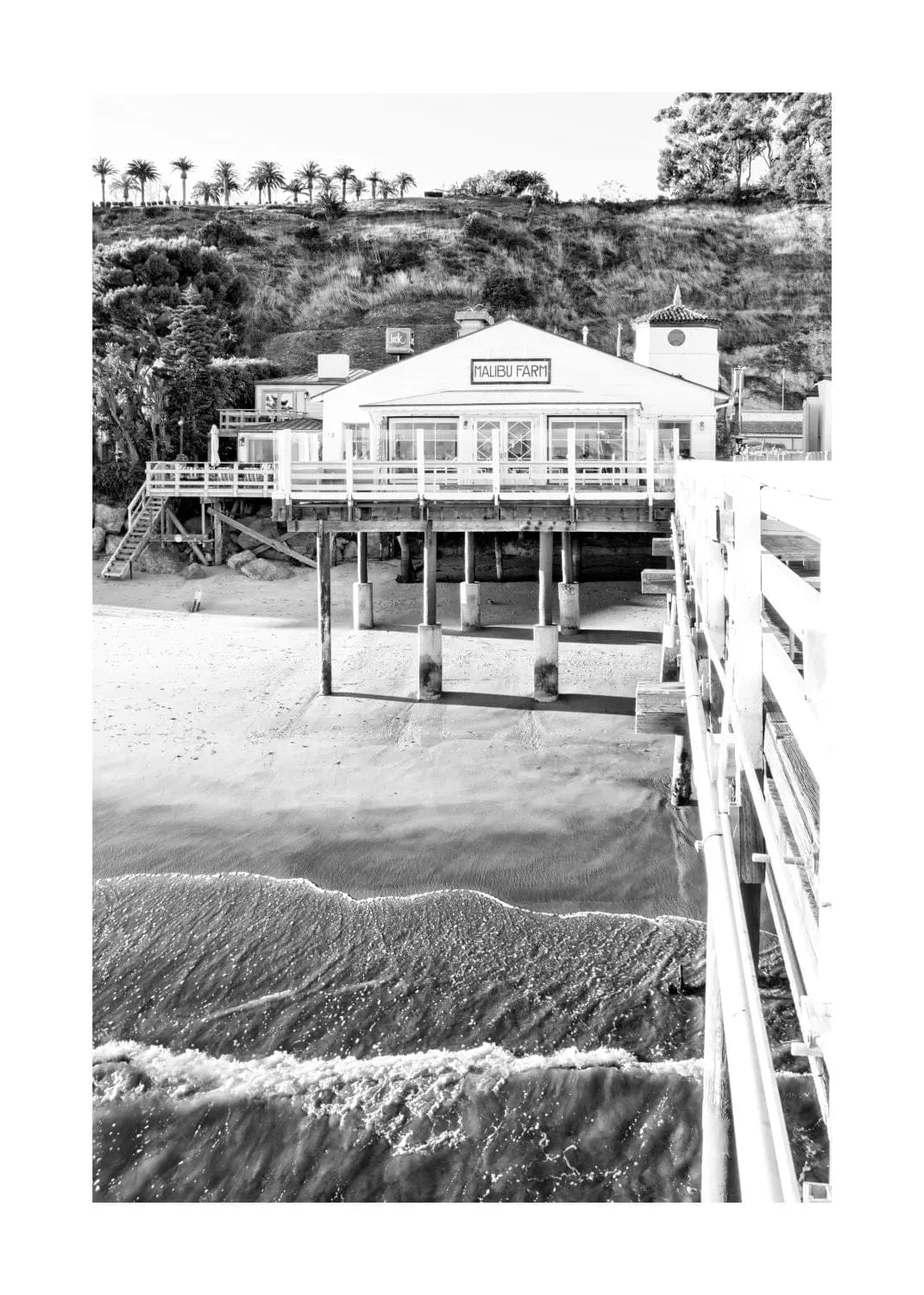 Schwarz-weiß Poster von Malibu Beach Pier in Kalifornien, 21x29,7 cm, von Cosman-Photocollection, mit weißem Rand