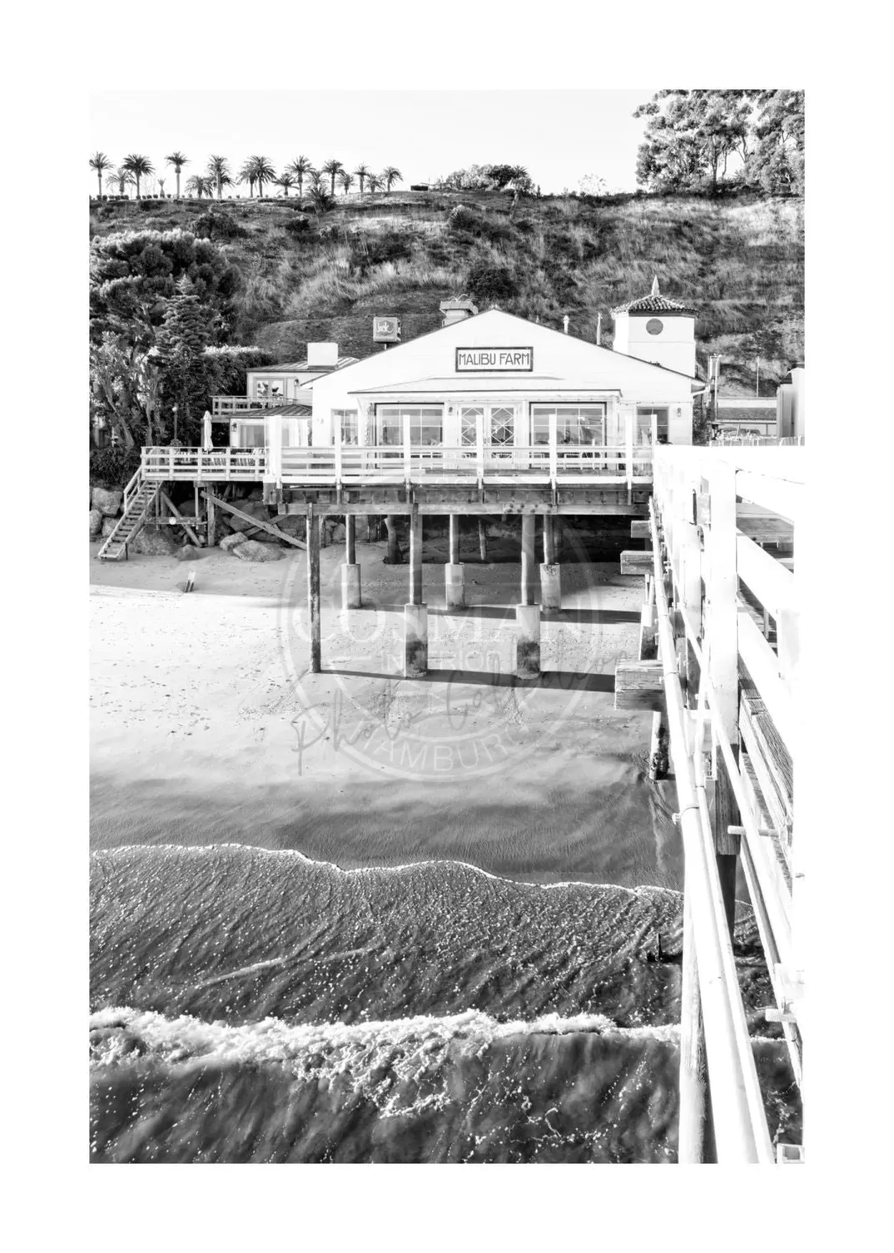 Schwarz-weiß Poster von Malibu Beach Pier in Kalifornien, 21x29,7 cm, von Cosman-Photocollection, mit weißem Rand