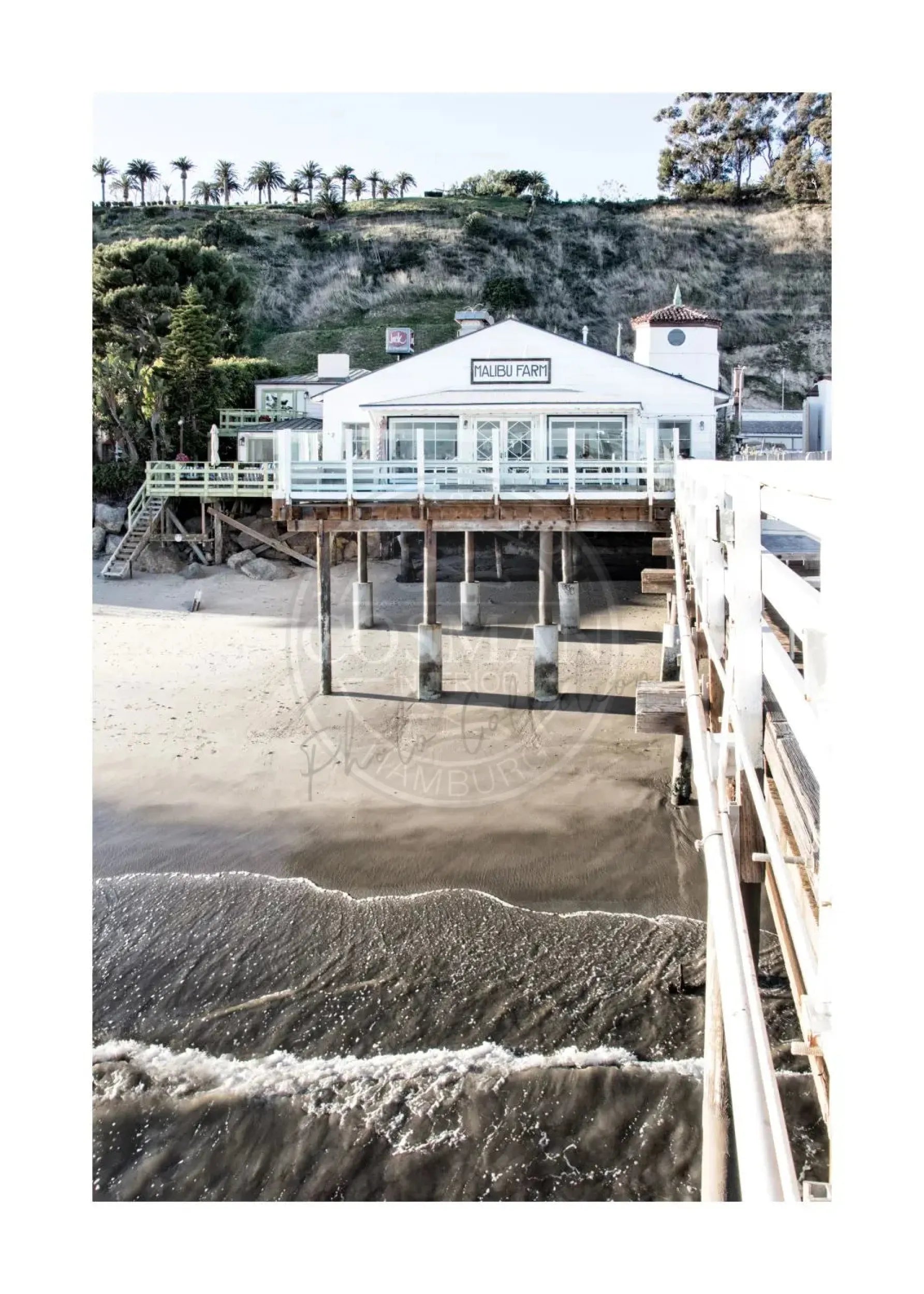 Schwarz-weiß Poster von Malibu Beach Pier in Kalifornien, 21x29,7 cm, von Cosman-Photocollection, mit weißem Rand