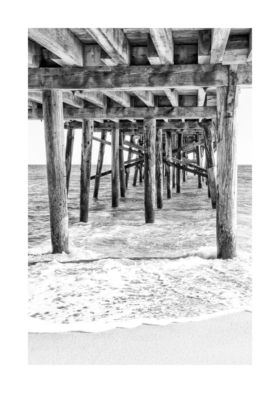 Schwarz-weiß Poster von Malibu Pier in Kalifornien, 21x29,7 cm, von Cosman-Photocollection, mit weißem Rand.