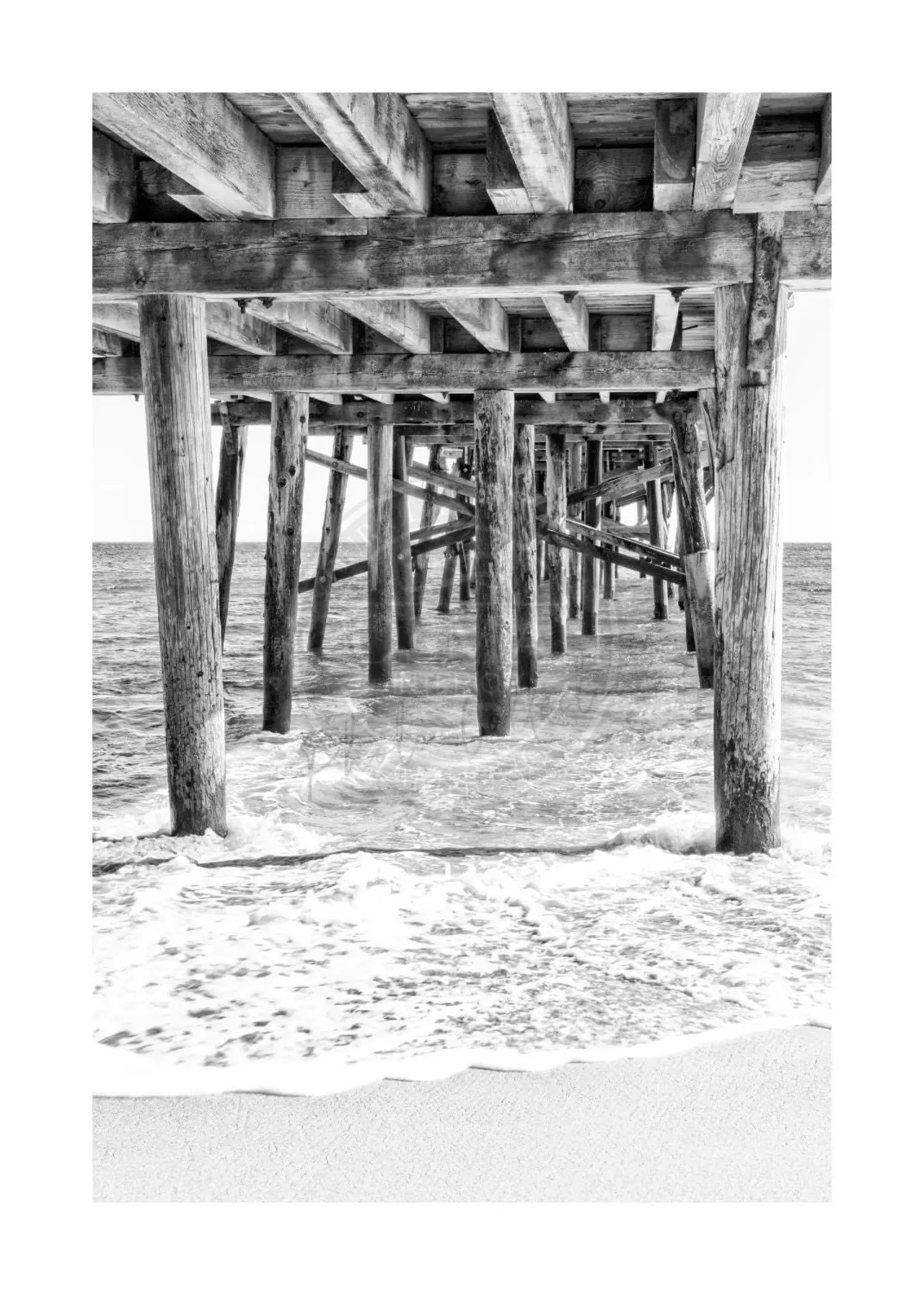 Schwarzweiß-Poster von Malibu Pier in Kalifornien, 21x29,7 cm, von Cosman-Photocollection, mit weißem Rand.