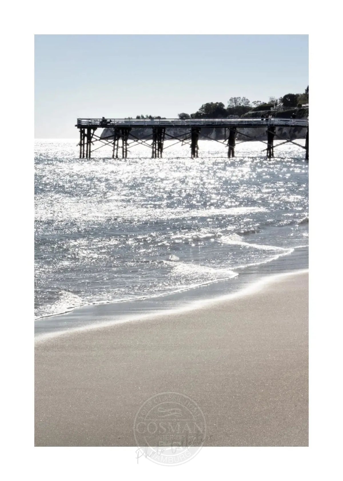 Schwarz-weiß Poster von Malibu Pier in Kalifornien, 21x29,7 cm, von Cosman-Photocollection, mit weißem Rand.