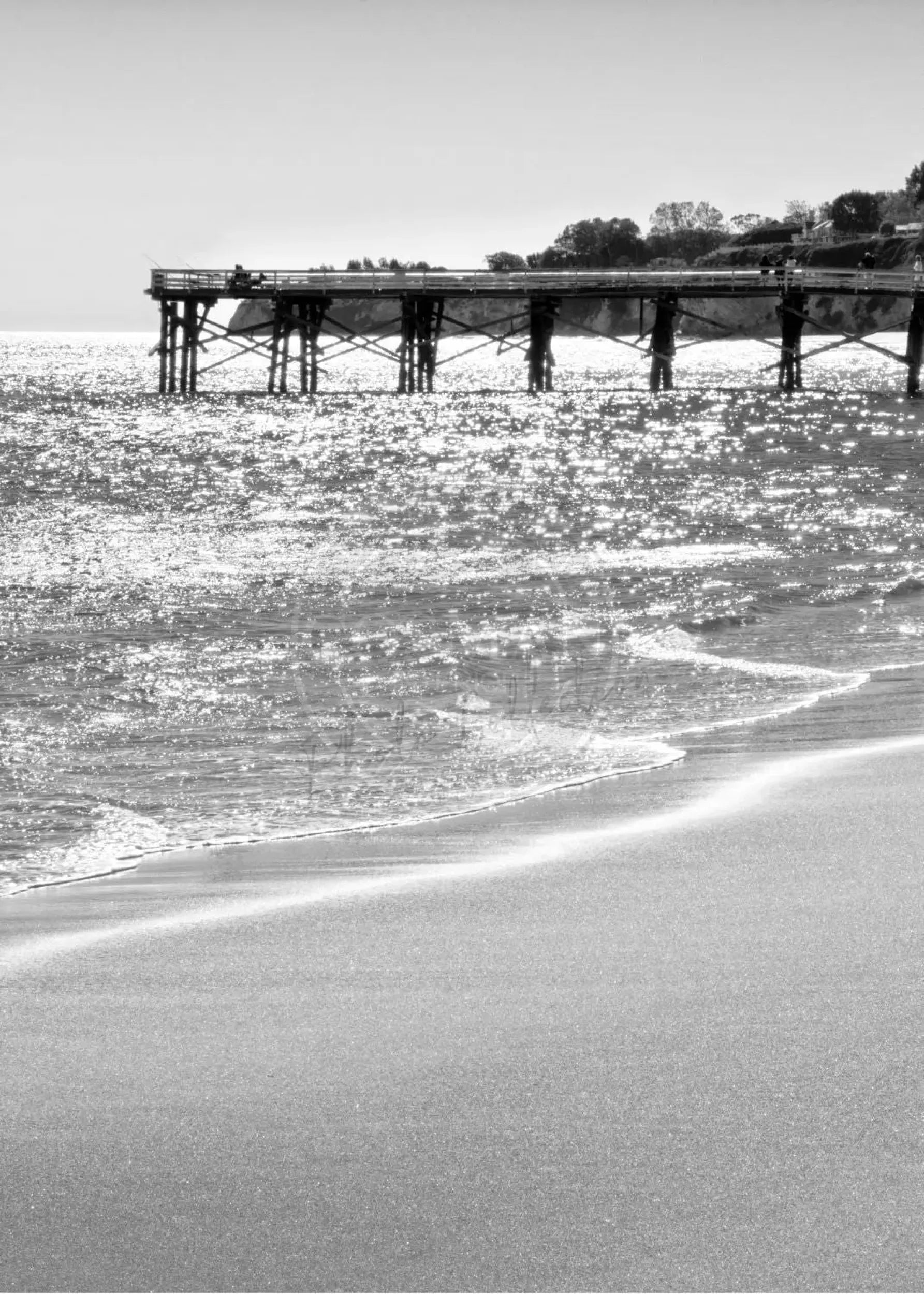 Schwarz-weiß Poster von Malibu Pier in Kalifornien, im A4-Format, von Cosman-Photocollection mit weißem Rand.