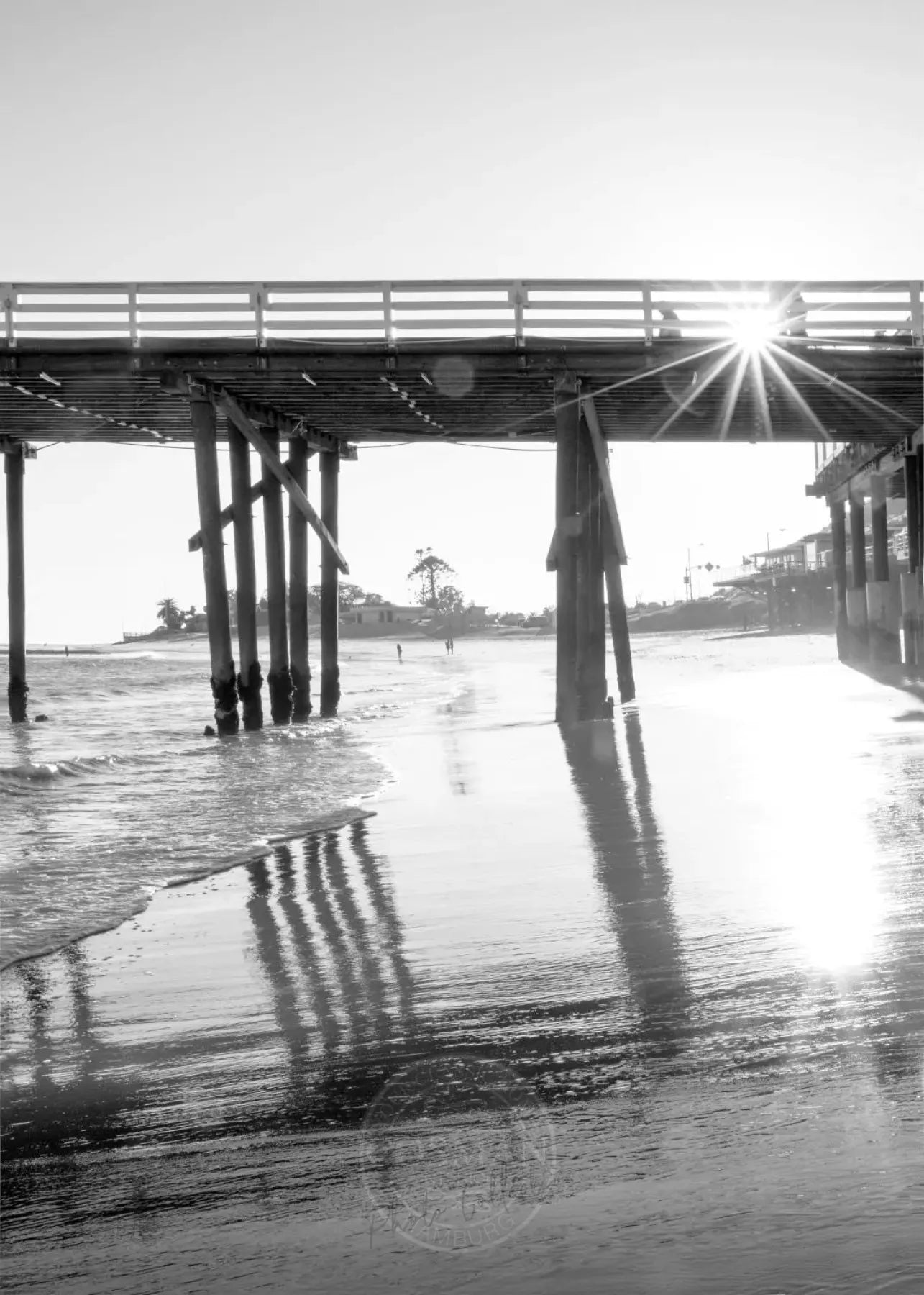 Schwarz-weiß Poster von Malibu Pier in Kalifornien, 21x29,7 cm, von Cosman-Photocollection, mit weißem Rand.