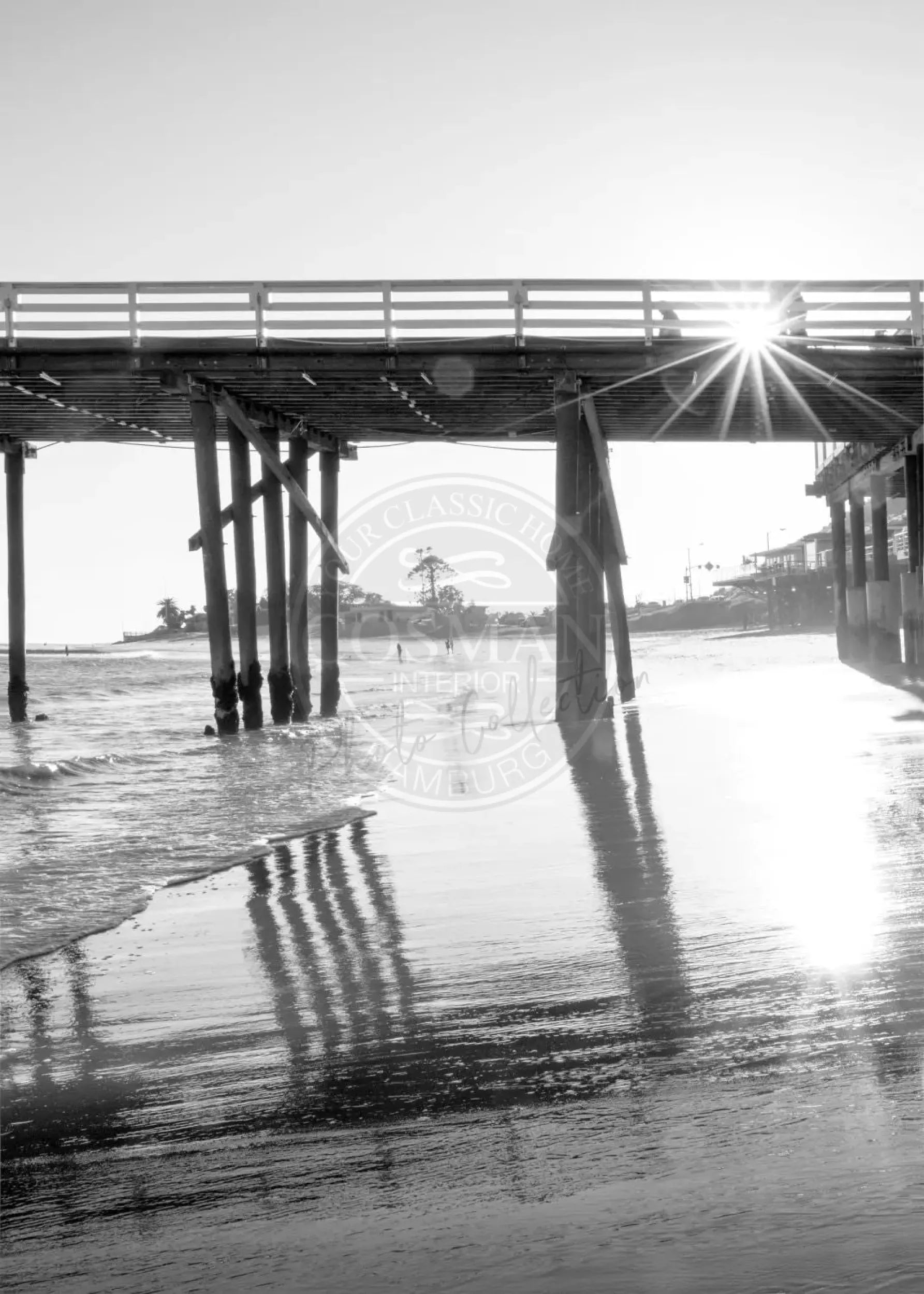 Schwarz-weiß Poster von Malibu Pier in Kalifornien, 21x29,7 cm, von Cosman-Photocollection, mit weißem Rand.