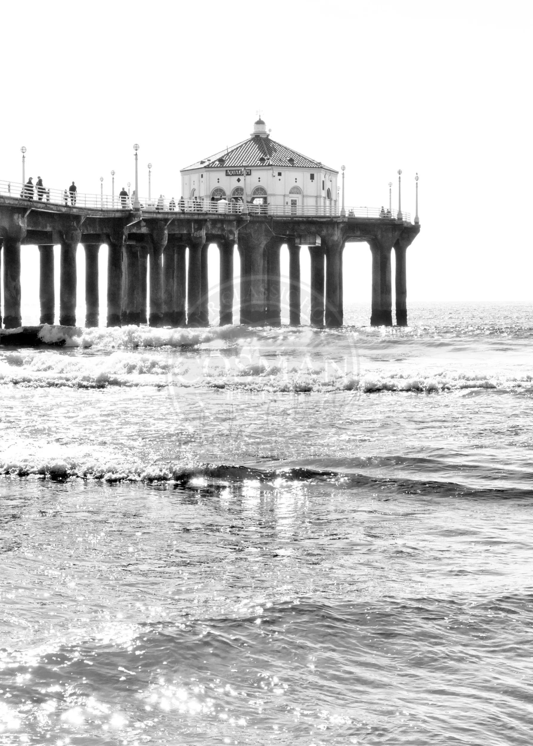Schwarz-weiß Poster von Cosman-Photocollection, Manhattan Beach Pier in Kalifornien, A4-Größe, mit weißem Rand