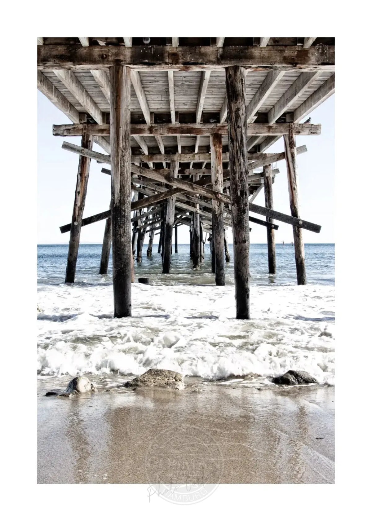 Schwarz-weiß Poster von Kalifornien ’Pier’ von Cosman-Photocollection, A4-Größe, mit weißem Rand, Kunstfotografie.