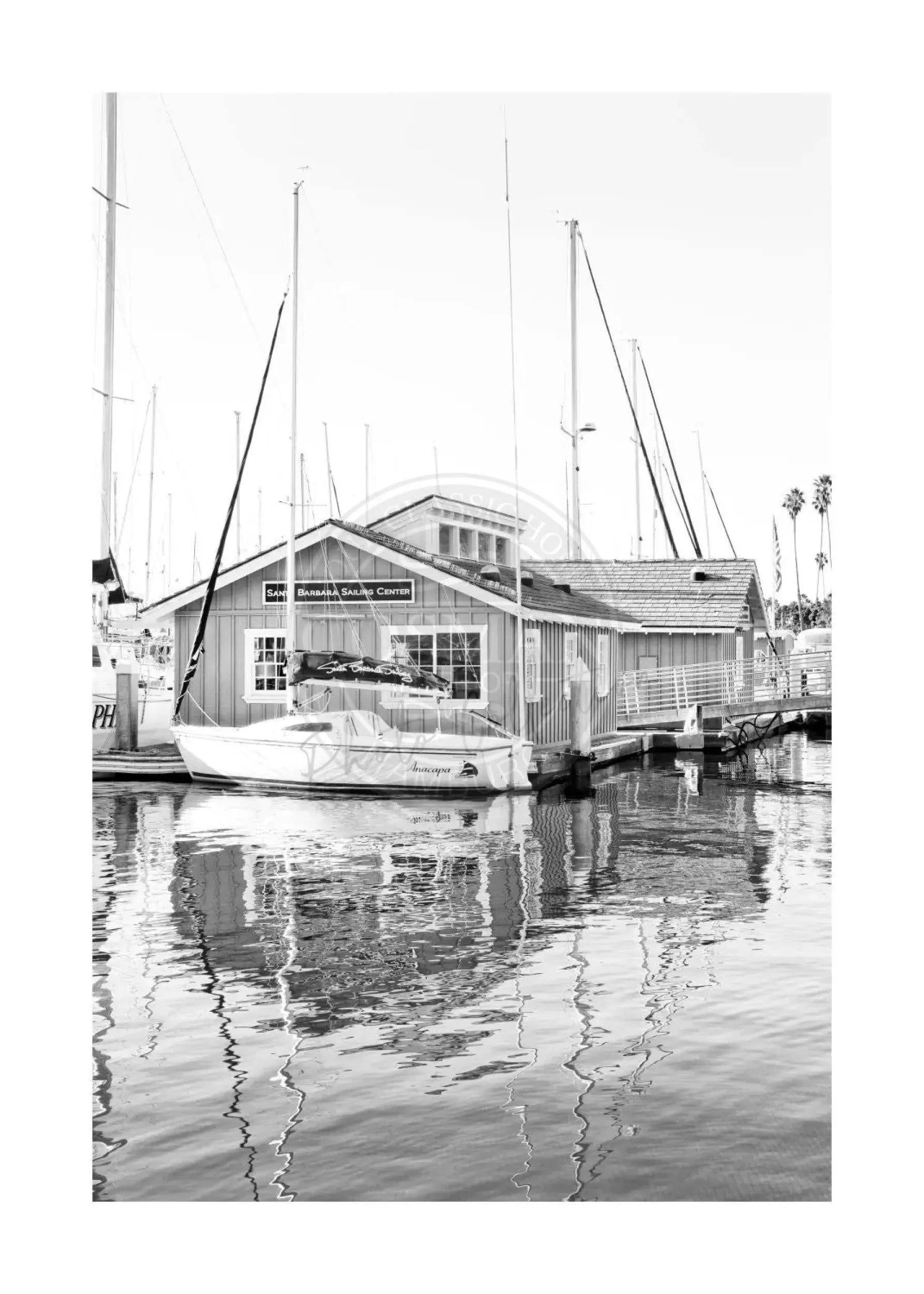 Schwarz-weiß Poster von Santa Barbara Boat House in Kalifornien, 21x29,7 cm, von Cosman-Photocollection.