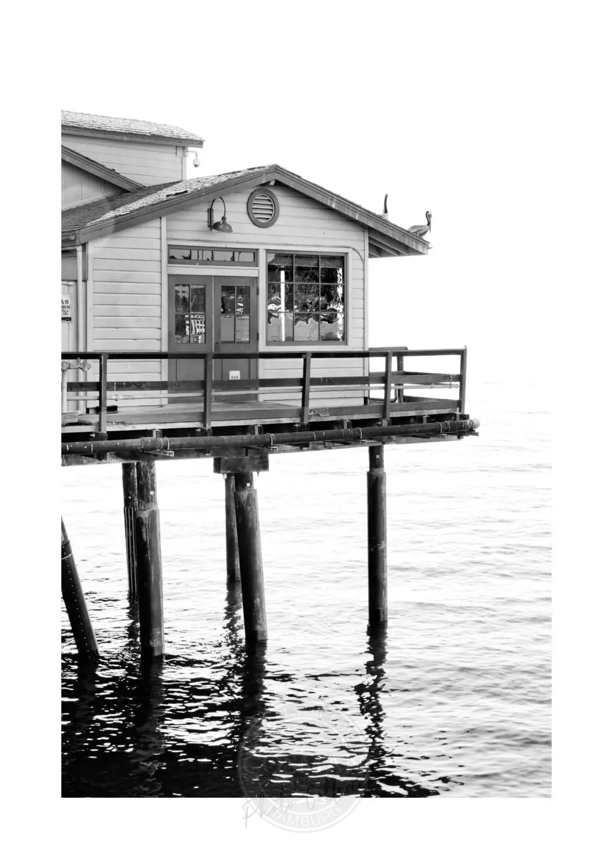 Schwarz-weiß Poster von Santa Barbara Pier in Kalifornien, von Cosman-Photocollection, A4-Größe, mit weißem Rand
