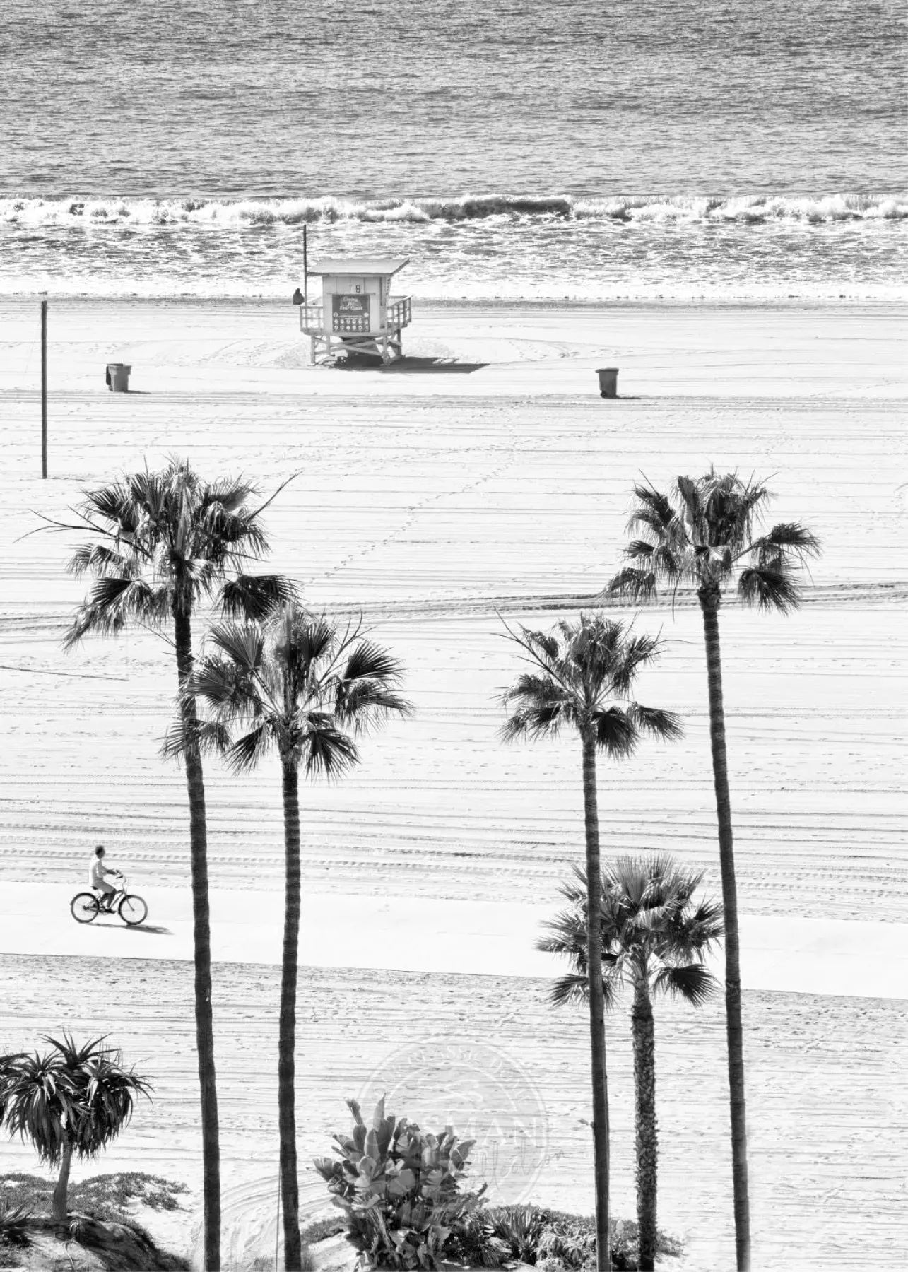 Schwarz-weiß Poster von Santa Monica Beach in Kalifornien, 21x29,7 cm, von Cosman-Photocollection, mit weißem Rand