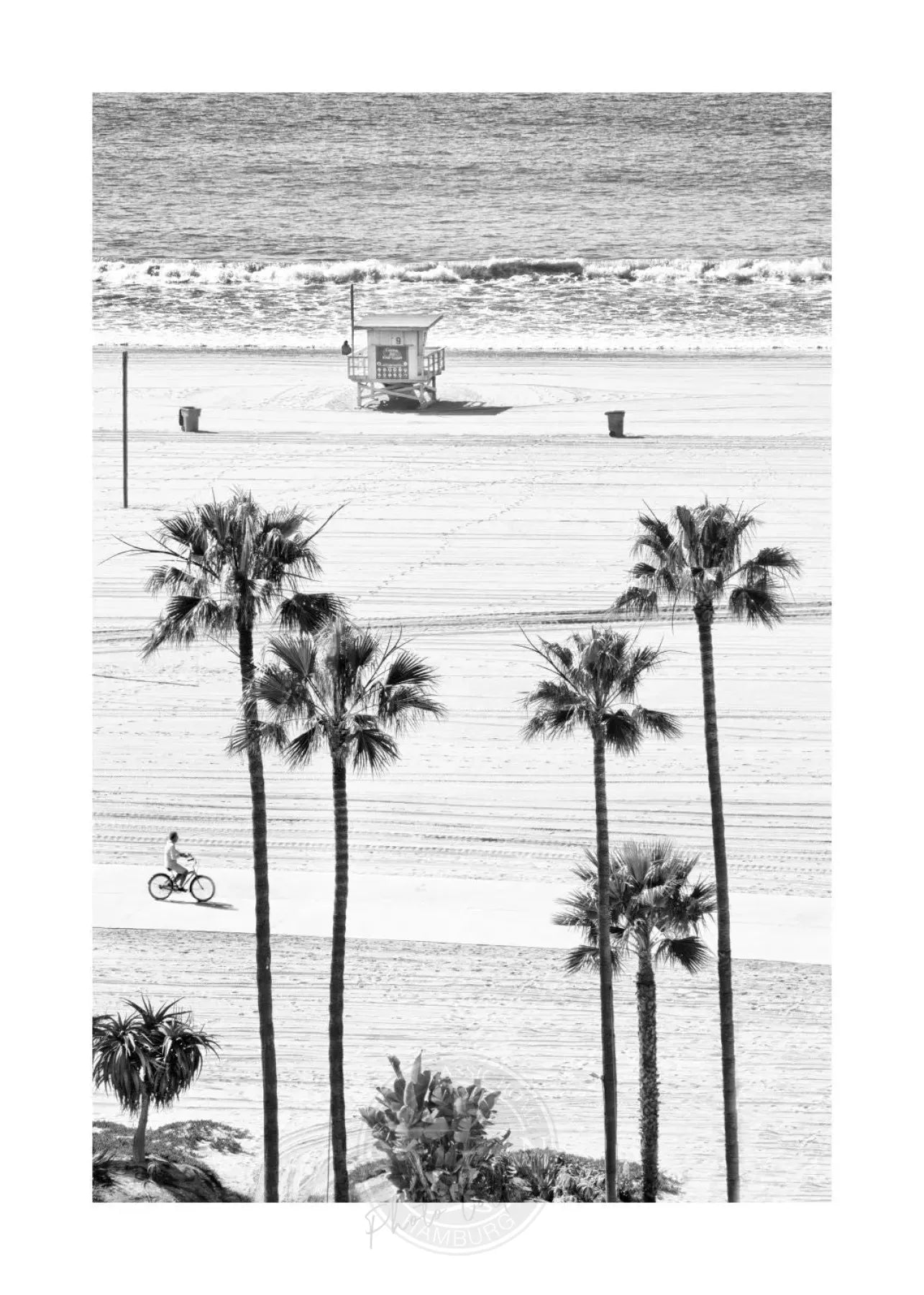 Schwarz-Weiß-Poster von Santa Monica Beach in Kalifornien, 21x29,7 cm, von Cosman-Photocollection, mit weißem Rand.