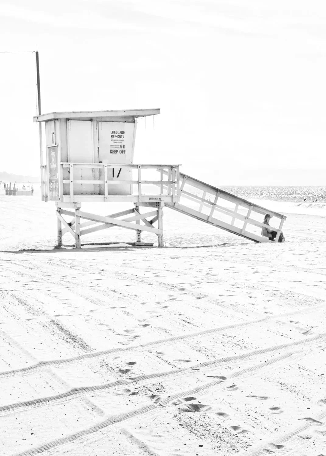 Schwarz-weiß Poster von Santa Monica Beach Lifeguard in Kalifornien, 21x29,7 cm, von Cosman-Photocollection.