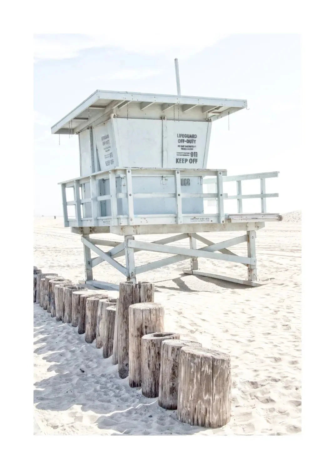 Schwarz-weiß Poster von Santa Monica Beach Lifeguard, Kalifornien, im A4-Format, von Cosman-Photocollection.