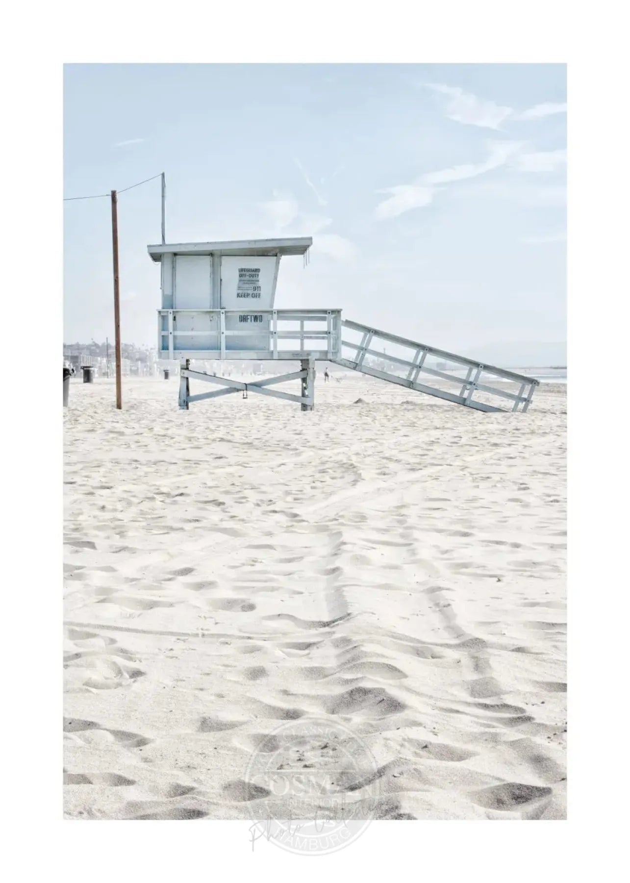 Schwarz-weiß Poster von Santa Monica Strand mit Rettungsschwimmer, K119, von Cosman-Photocollection, A4-Größe.