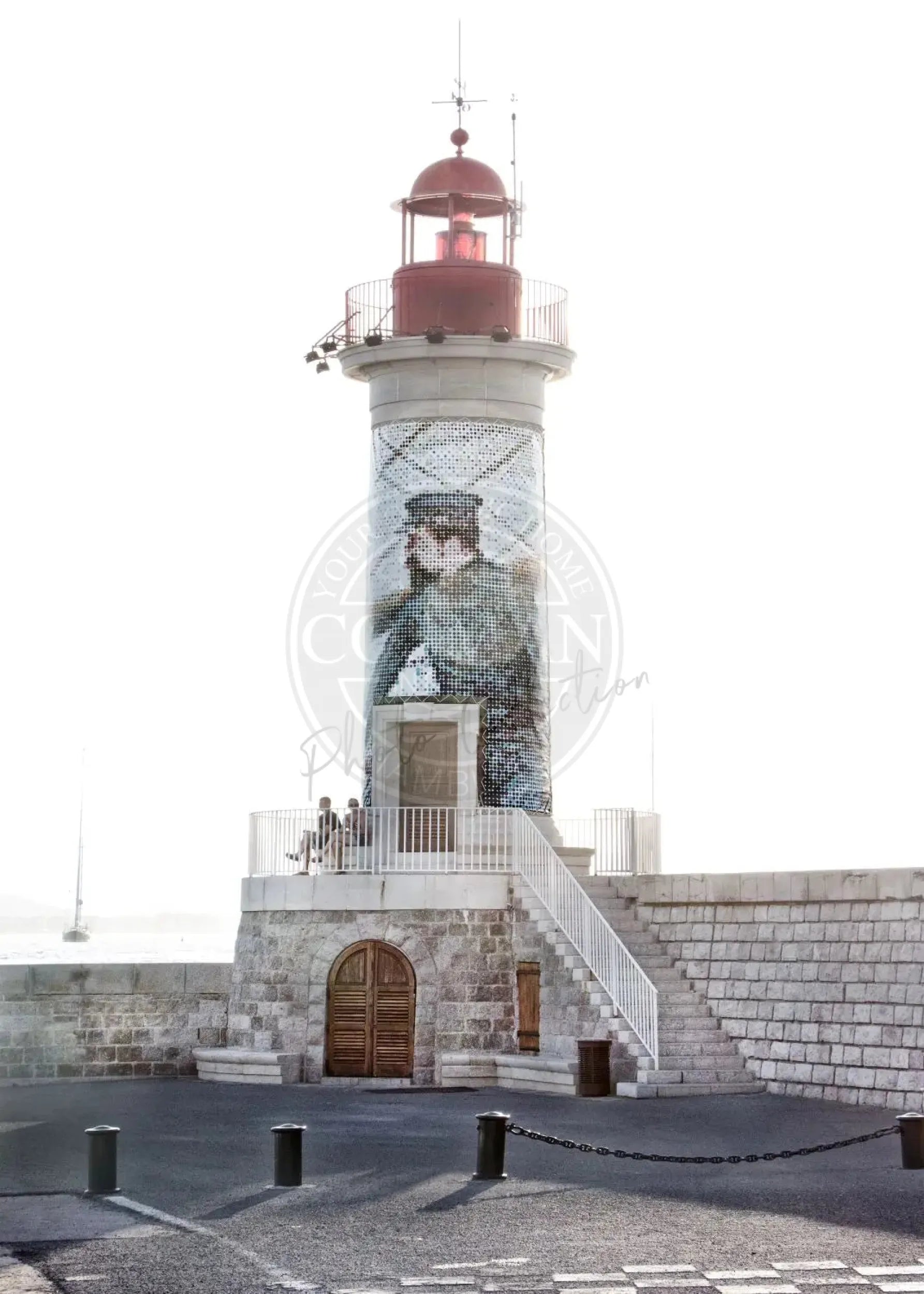 Schwarz-Weiß-Poster des Leuchtturms in Saint Tropez, 21x29,7 cm, von Cosman-Photocollection, mit weißem Rand.