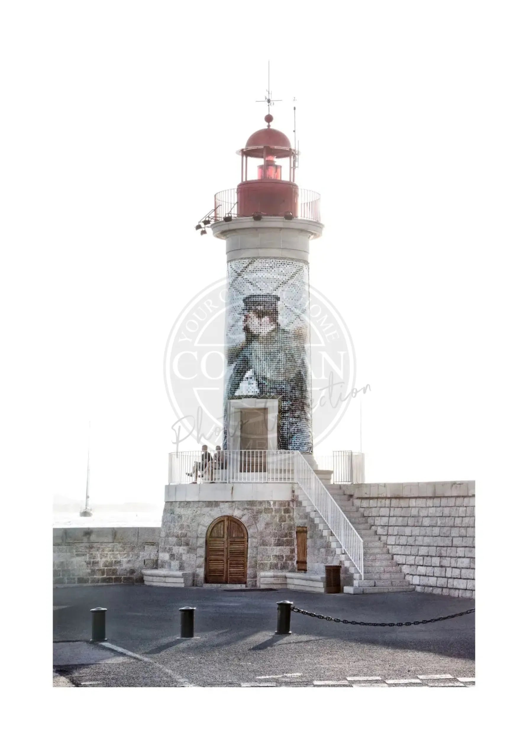 Schwarz-weiß Poster des Leuchtturms in Saint Tropez, 21x29,7 cm, von Cosman-Photocollection, mit weißem Rand.