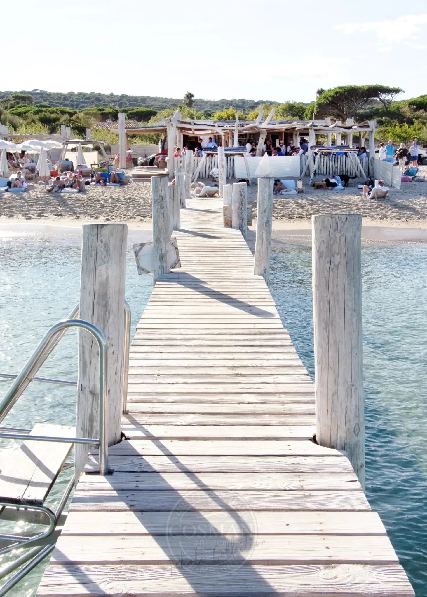 Schwarz-weiß Poster von Saint Tropez am Strand mit Le Club 55, 21x29,7 cm, von Cosman-Photocollection.