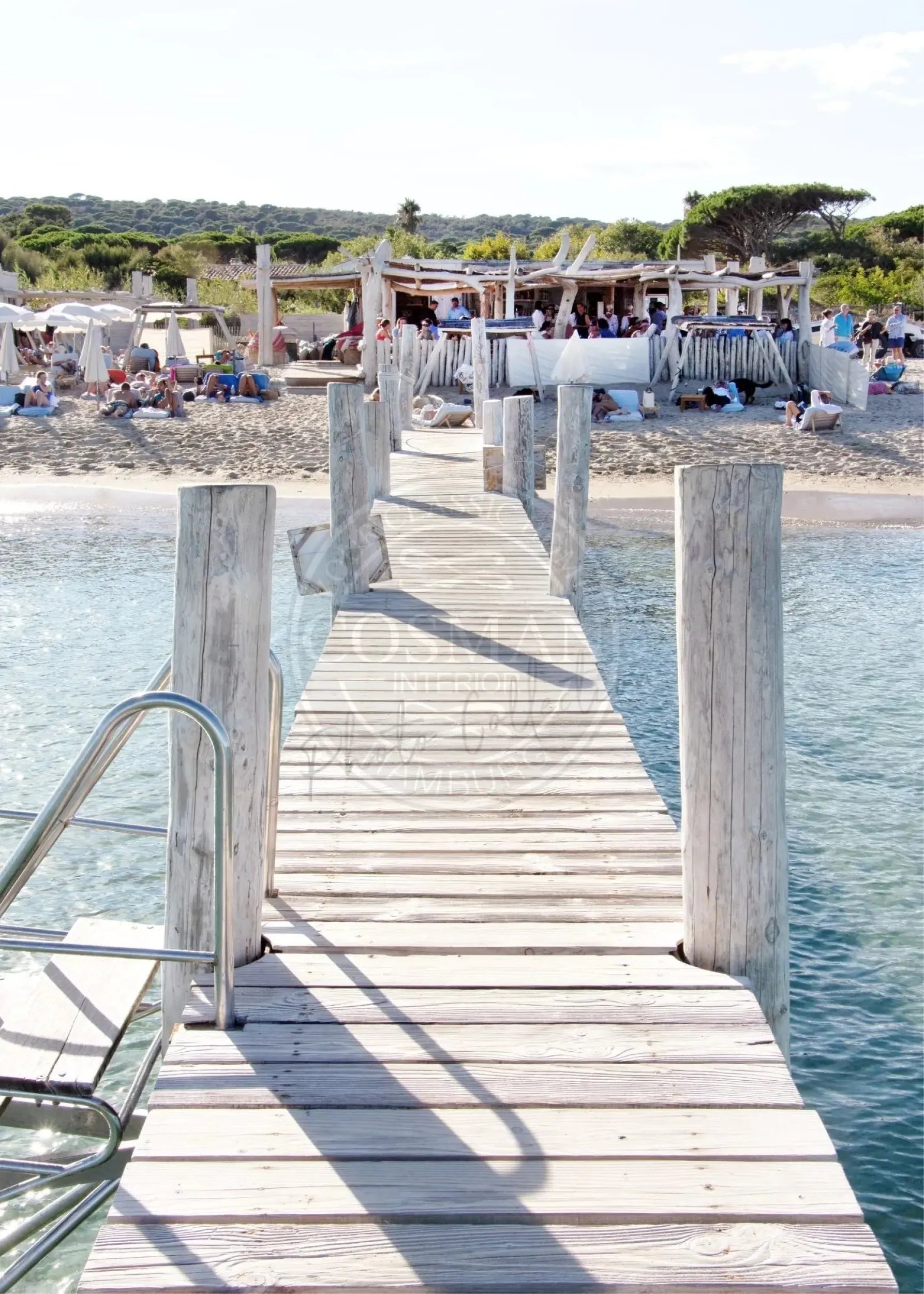 Schwarz-weiß Poster von Saint Tropez am Strand mit Le Club 55, 21x29,7 cm, von Cosman-Photocollection.